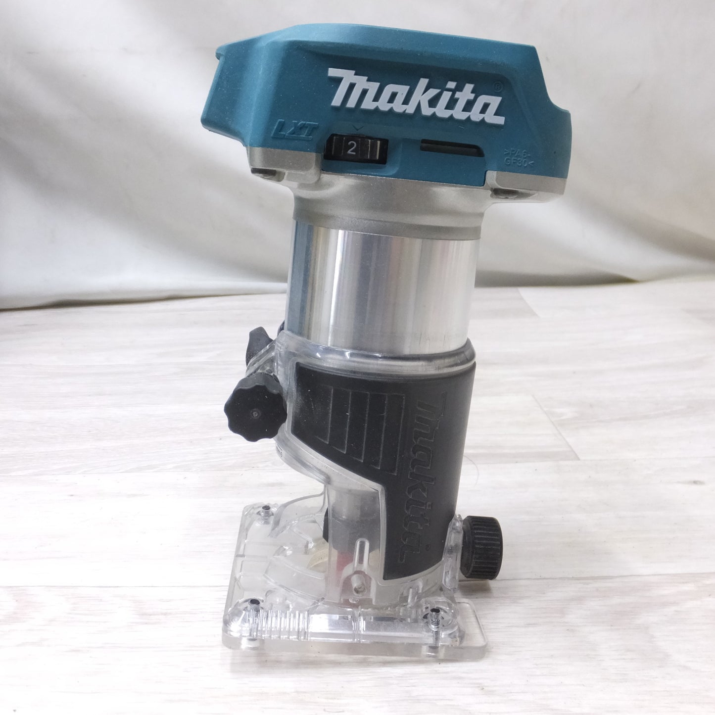 [送料無料] キレイ◆makita マキタ 充電式トリマ RT50D 18V バッテリー 充電器付き 電動工具◆