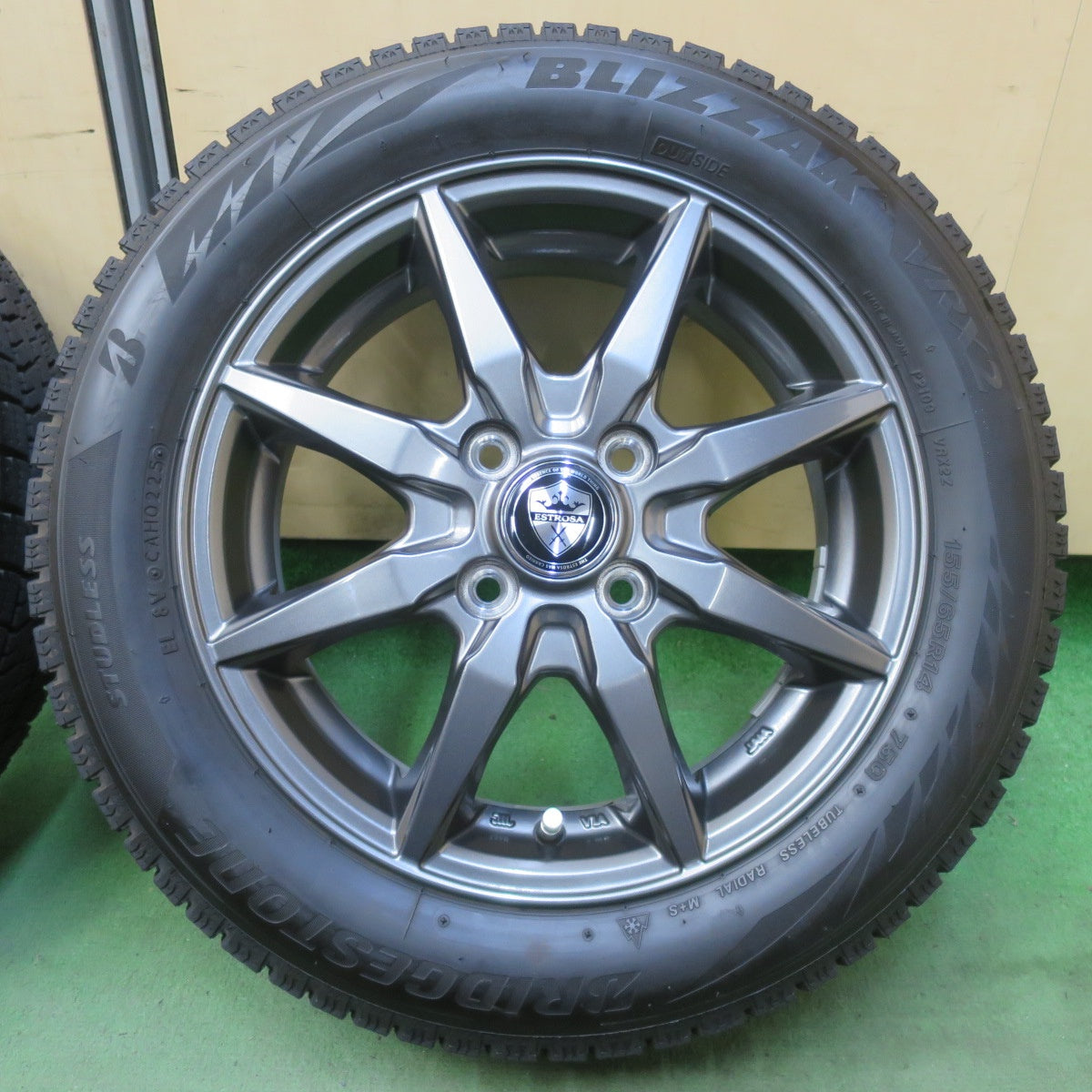 バリ溝！25年！キレイ！9.5分★スタッドレス 155/65R14 ブリヂストン ブリザック VRX2 ESTROSA EST-8S エステローザ 14インチ PCD100/4H★6053011イス