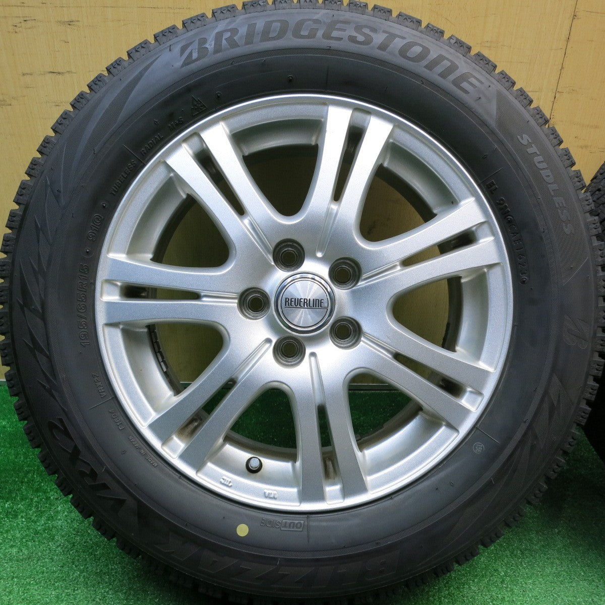 バリ溝！23年！キレイ！8.5分★プリウス 等 195/65R15 スタッドレス ブリヂストン ブリザック VRX2 REVERLINE リバーライン 15インチ PCD100/5H★5112014HAス