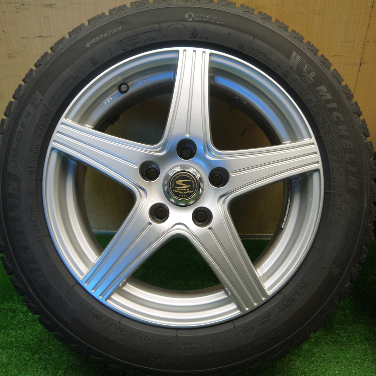 バリ溝！21年！キレイ！9分★スタッドレス 195/60R16 ミシュラン X-ICE SNOW S-HOLD BITES Sホールド 16インチ PCD114.3/5H★5102804Hス
