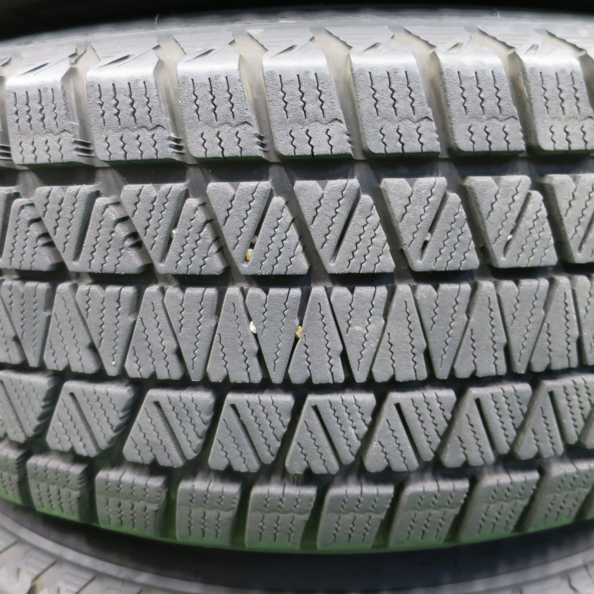 バリ溝！キレイ！9分★ベンツ 等 MSW 40 O・Z 235/60R18 スタッドレス ブリヂストン ブリザック DM-V3 18インチ OZ PCD112/5H★5122001NKス