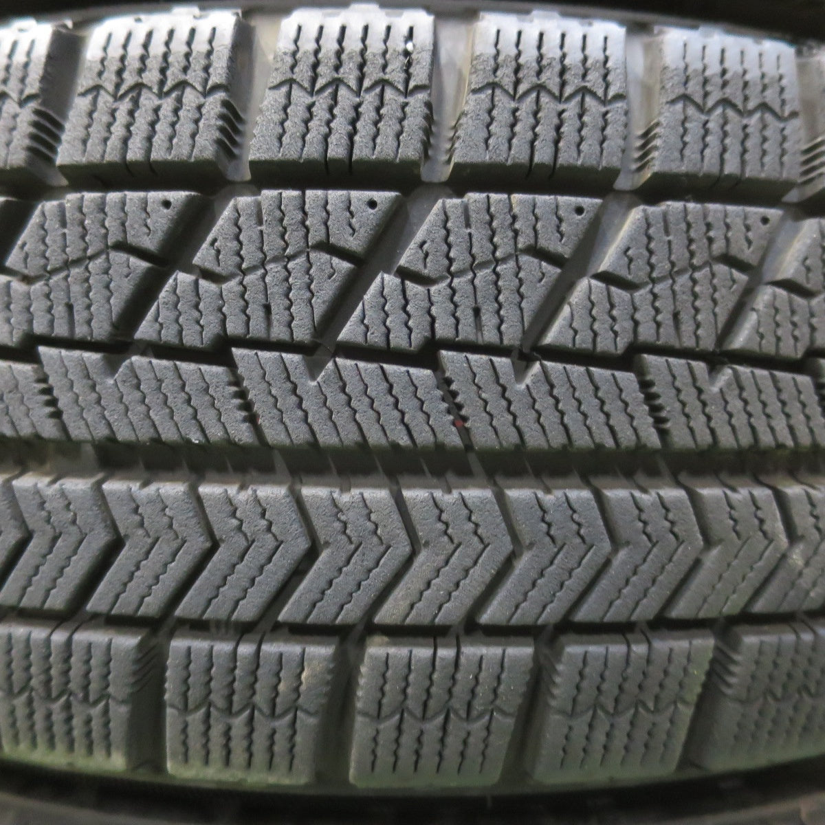 バリ溝！キレイ！8.5分★スタッドレス 155/65R14 ブリヂストン ブリザック VRX Exceeder エクシーダー 14インチ PCD100/4H★5111803イス