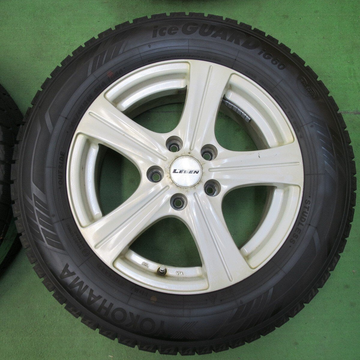 バリ溝！22年！9.5分★スタッドレス 205/65R16 ヨコハマ アイスガード iG60 LEBEN レーベン 16インチ PCD114.3/5H★5032010イス