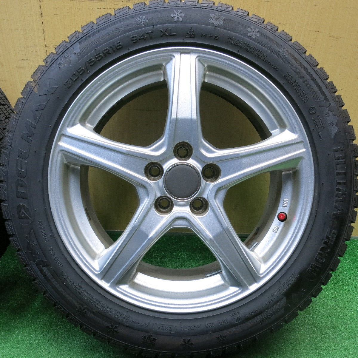 バリ溝！24年！9.5分以上★インプレッサ 等 205/55R16 スタッドレス デルマックス ULTIMA SNOW BALMINUM バルミナ 16インチ PCD100/5H★6010202HAス
