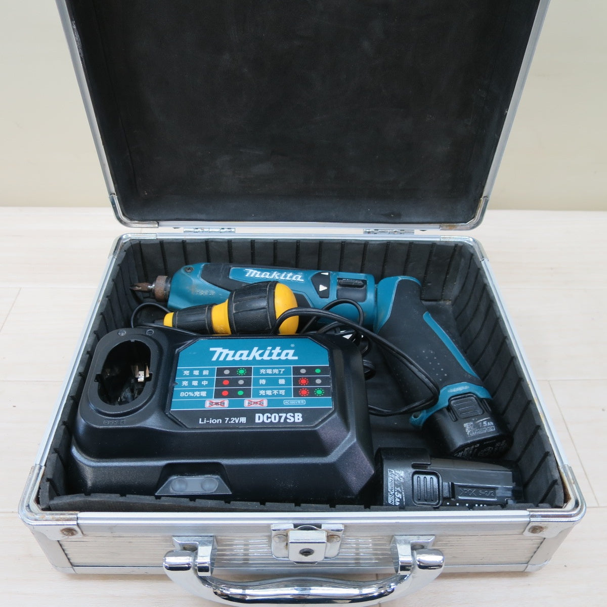 バッテリー2個付☆マキタ 充電式 ペン インパクトドライバ TD021D 電動 工具 コードレス makita 7.2V 充電器 DC07SB☆