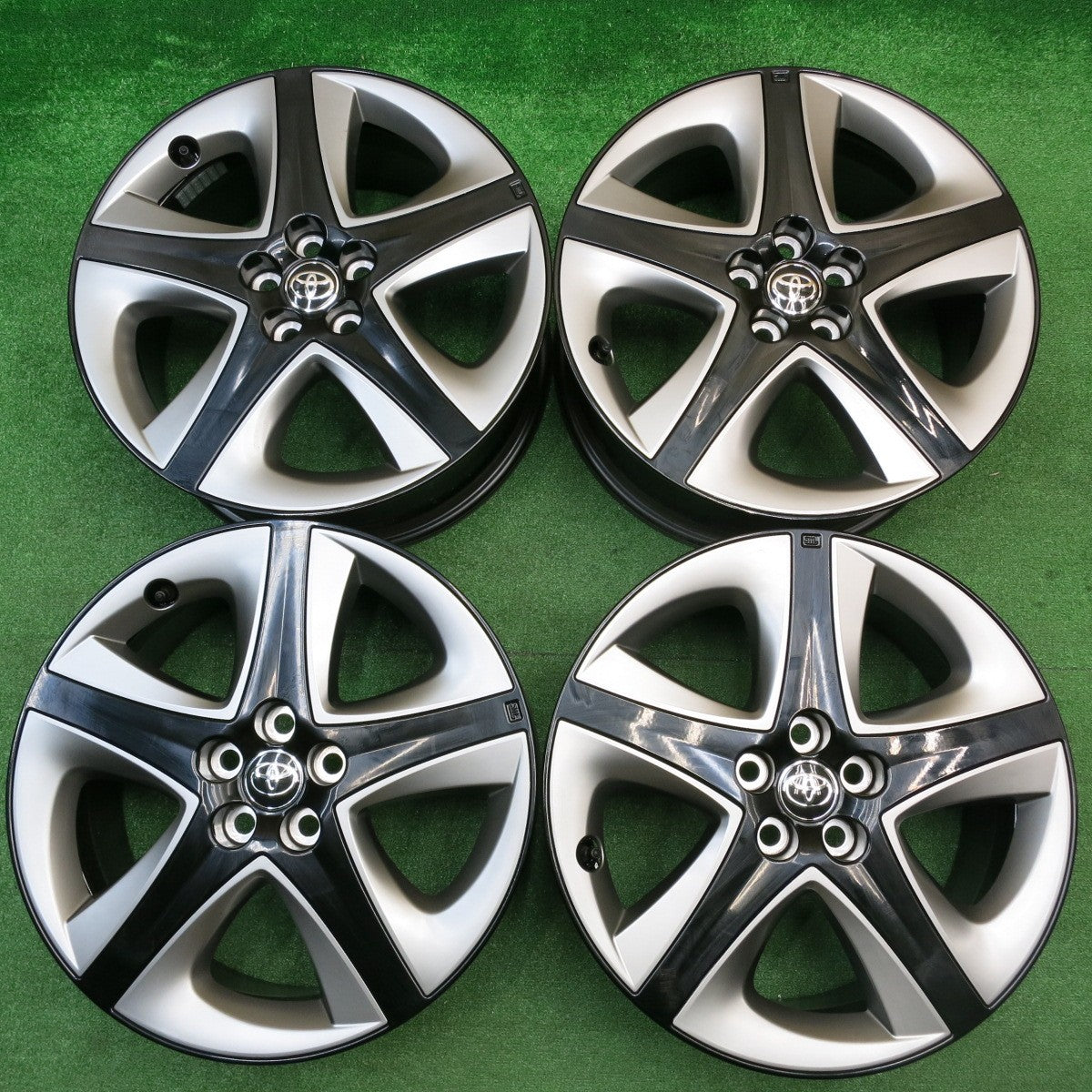 新車外し！付属品付き★トヨタ 50系 プリウス ツーリング 純正 ホイール 17インチ 17×7J PCD100/5H★5110607HAホ