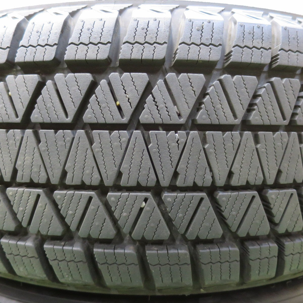 バリ溝！24年！9.5分以上！2本★スタッドレス 225/55R19 ブリヂストン ブリザック DM-V3 19インチ ハリアー クラウンクロスオーバー CX-8 等★5051710イスタ