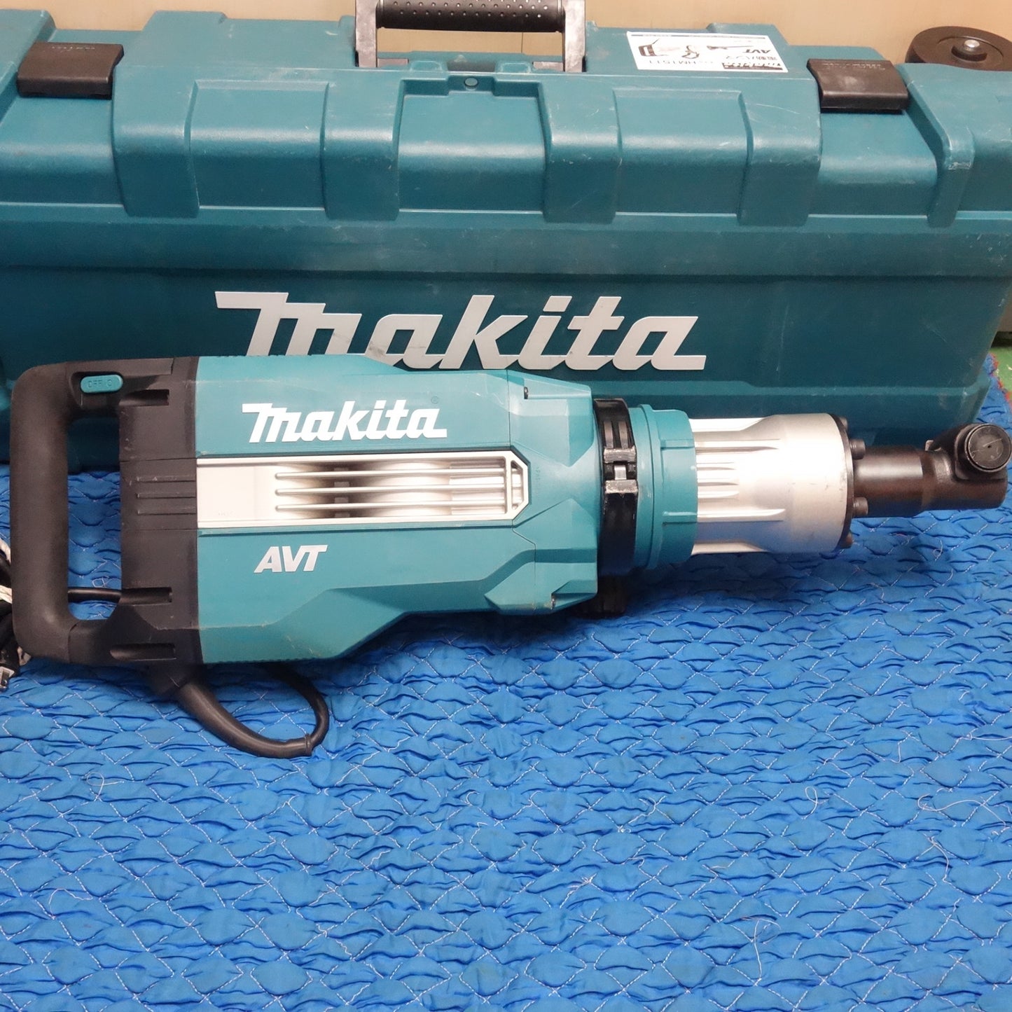 [送料無料] ☆マキタ 電動 ハンマ 100V HM1511 ケース付き はつり ハツリ 斫り 電動 工具☆