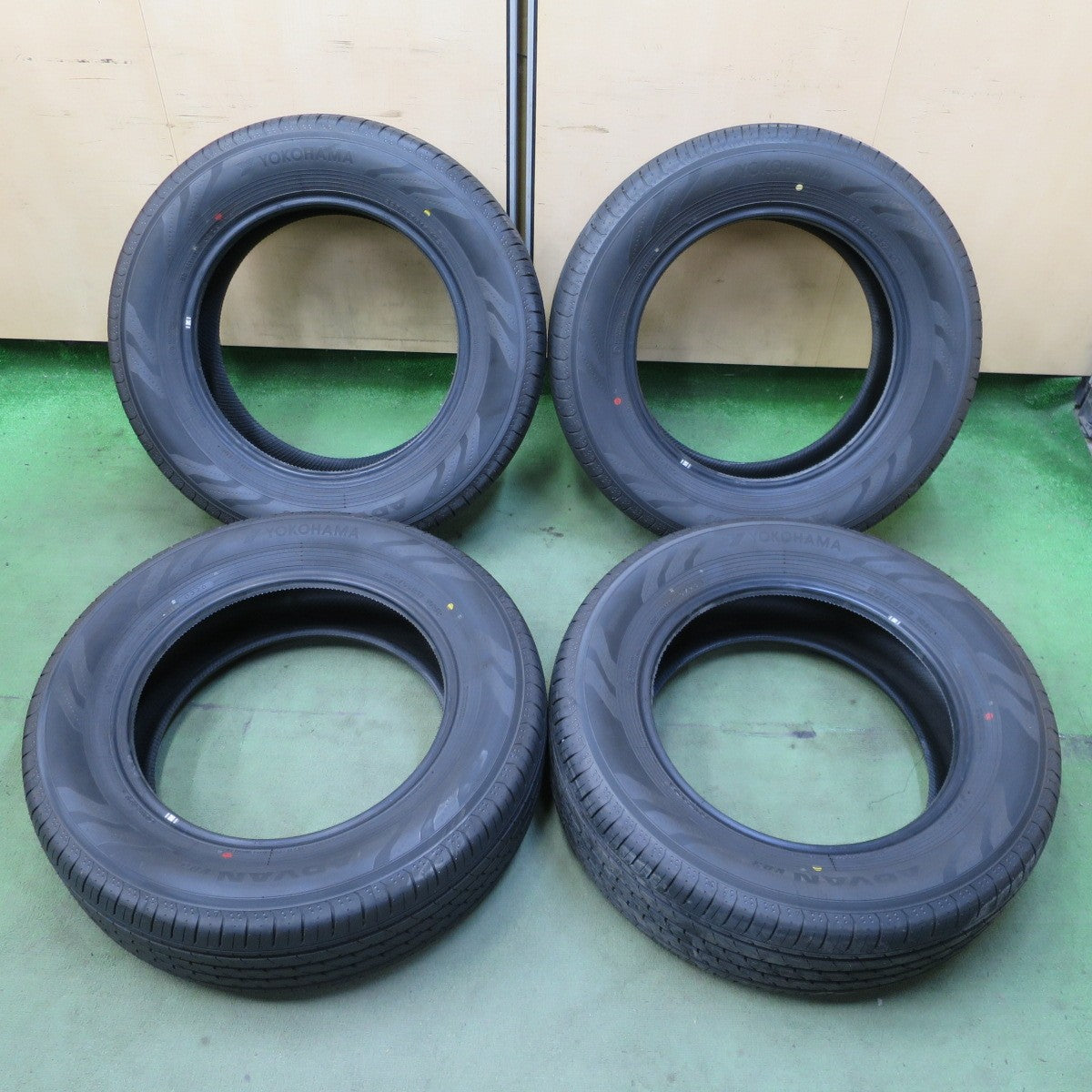 新車外し！26年◎225/65R17 ヨコハマ アドバン V03 タイヤ 17インチ 40系 アルファード ヴェルファイア レクサス NX ハリアー RAV4 等◎6080402NGノタ