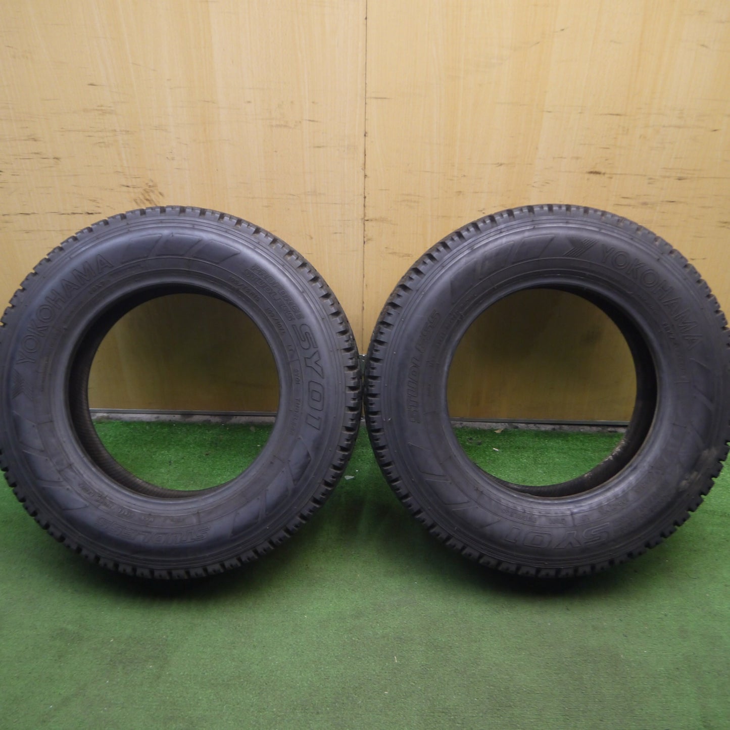 *送料無料* バリ溝！8.5分★小型 トラック バン タイヤ 195/75R15 109/107L スタッドレス ヨコハマ SY01 15インチ★4040209Hスタ