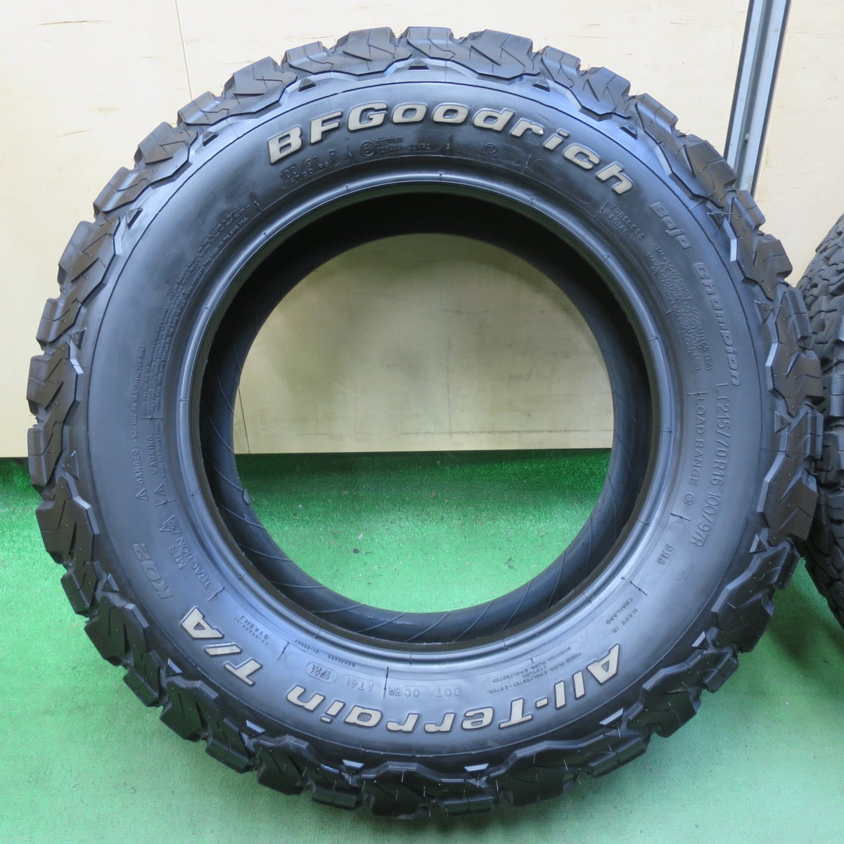 バリ溝！21年！9.5分★215/70R16 100/97R BFグッドリッチ All-Terrain T/A KO2 ホワイトレター 16インチ ジムニー アウトランダー 等★5081605イノタ