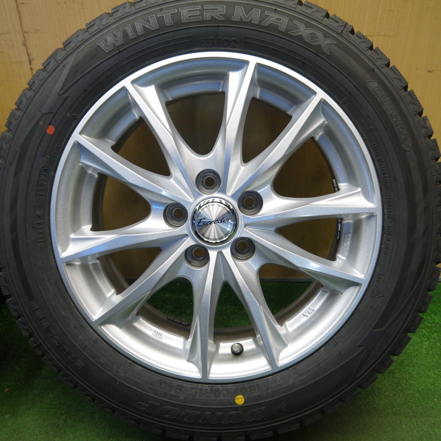 バリ溝！24年！キレイ！ほぼ10分★シエンタ 等 185/60R15 スタッドレス ダンロップ ウインターマックス WM02 Exceeder エクシーダー 15インチ PCD100/5H★6032306Hス
