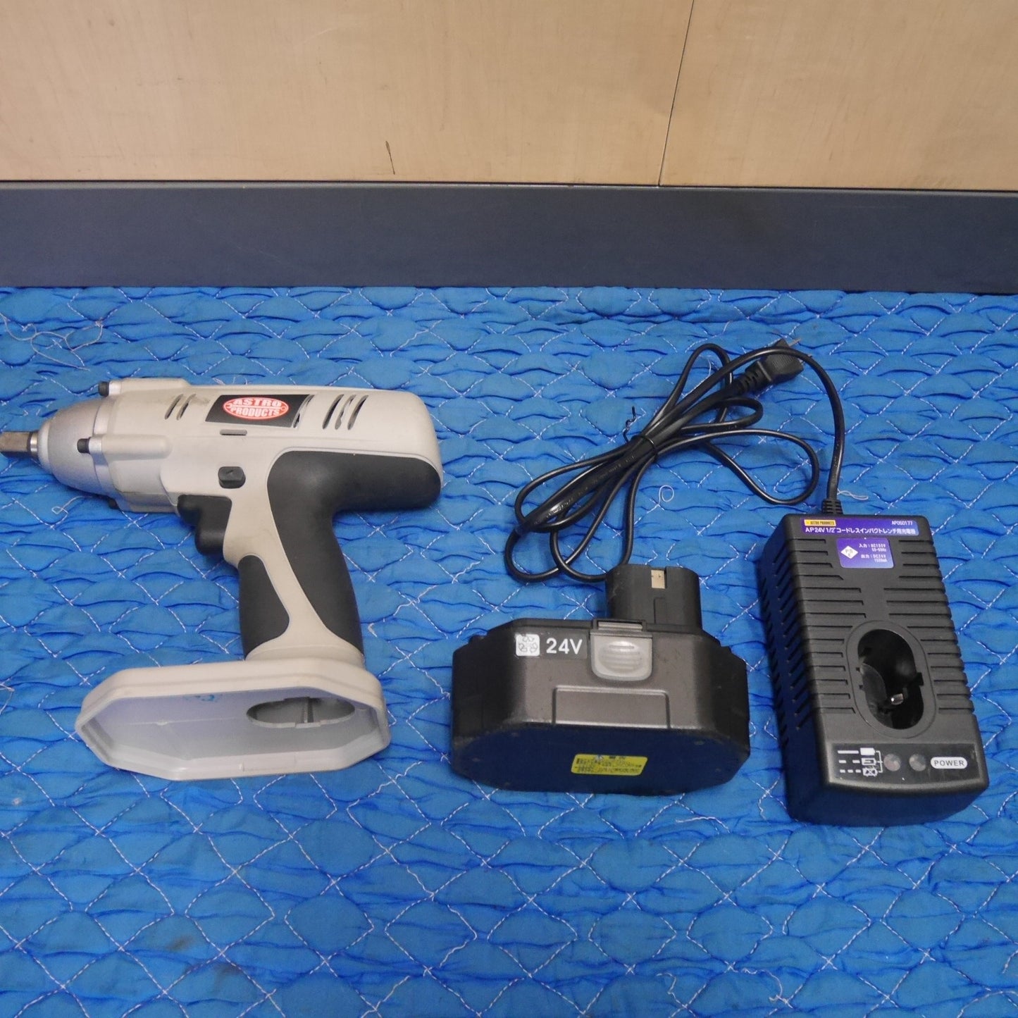 [送料無料] ☆ASTRO PRODUCTS コードレス インパクトレンチ AP050177 電動 工具 充電器 充電式 アストロプロダクツ☆