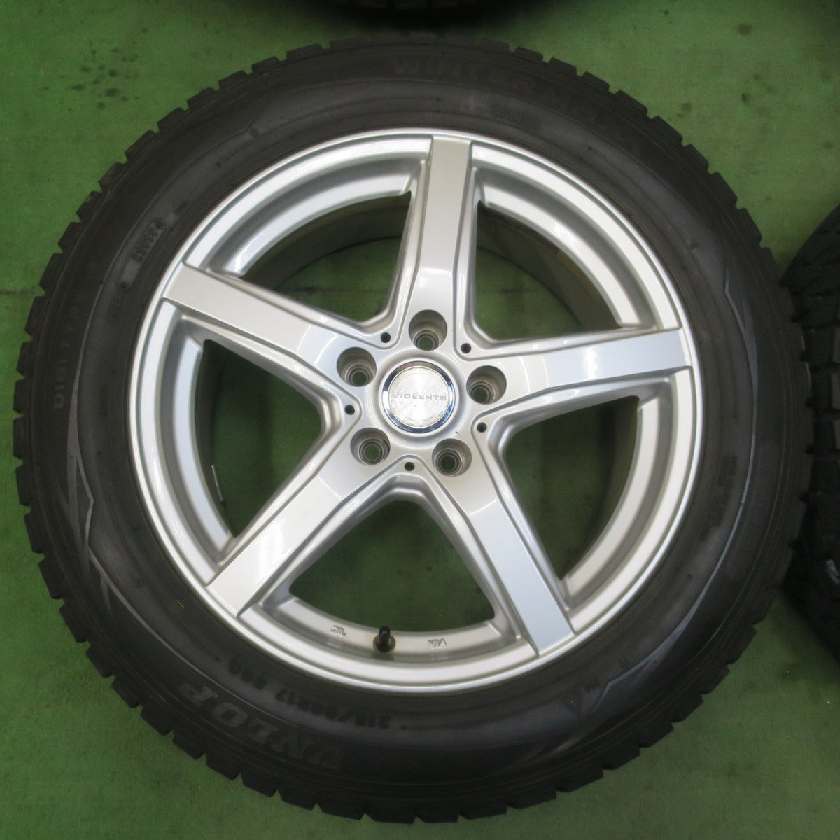 バリ溝！9.5分★スタッドレス 215/60R17 ダンロップ ウインターマックス WM01 VIOLENTO ヴィオレント 17インチ PCD114.3/5H★6012006イス
