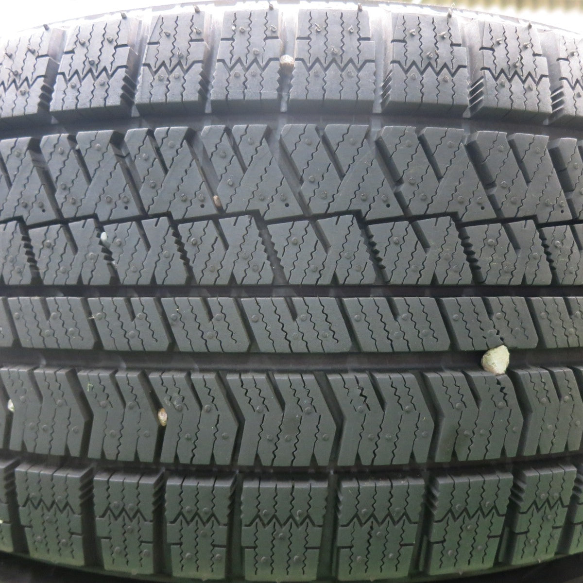 *送料無料* バリ溝！ほぼ10分★ベンツ 等 MAK FF SERIES MFF 235/50R18 スタッドレス ブリヂストン ブリザック VRX2 18インチ PCD112/5H★4070703HAス