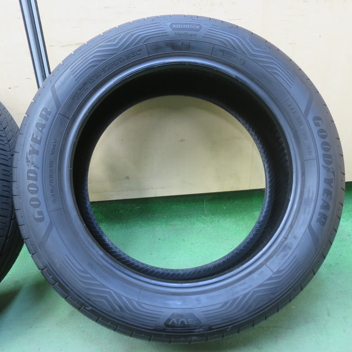 バリ溝！24年！9.5分★235/55R18 グッドイヤー Assurance MaxGuard SUV タイヤ 18インチ ハリアー ヴァンガード 等★6052307イノタ