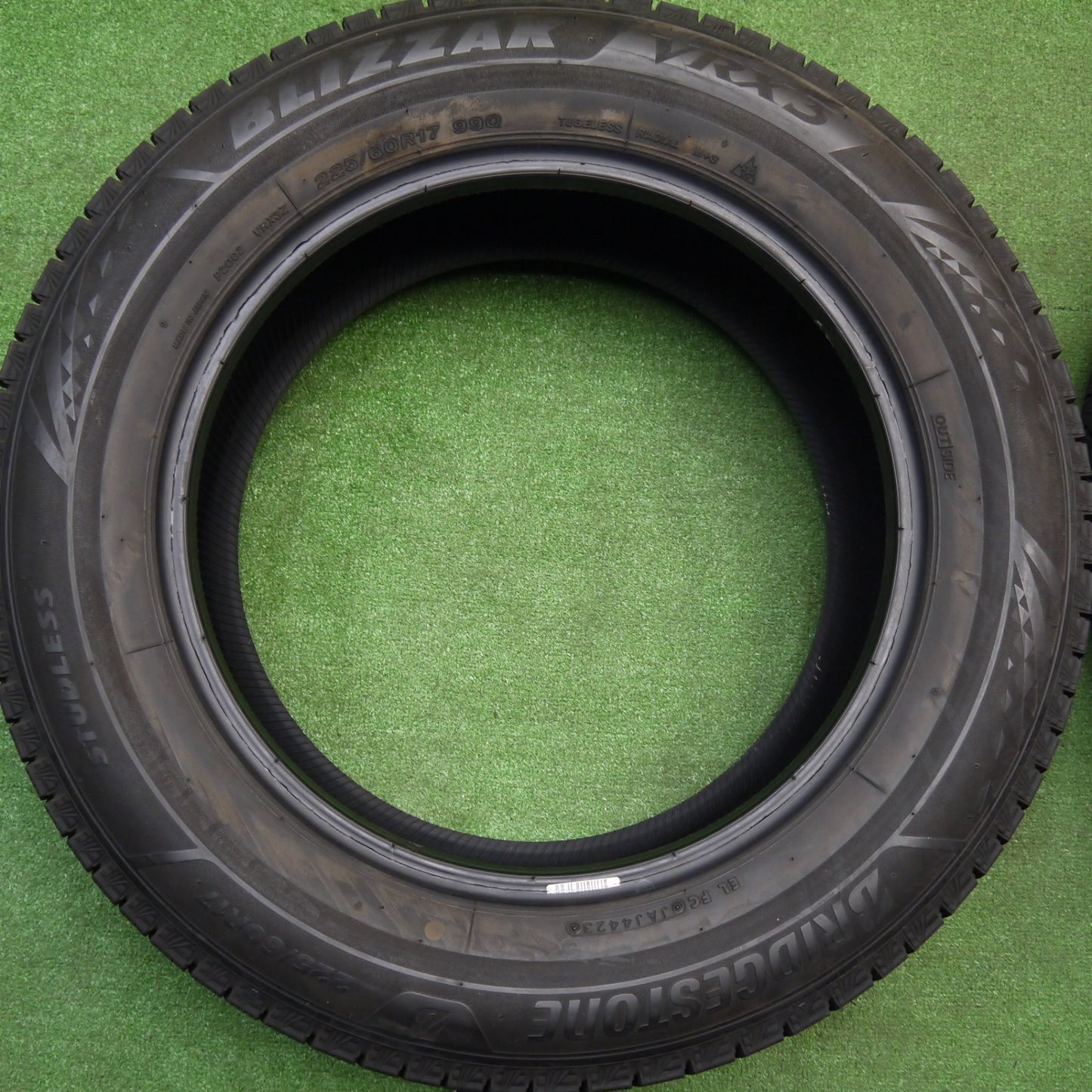 バリ溝！23年！9.5分★スタッドレス 225/60R17 ブリヂストン ブリザック VRX3 タイヤ 17インチ アルファード ヴェファイア 等★5111206Hスタ