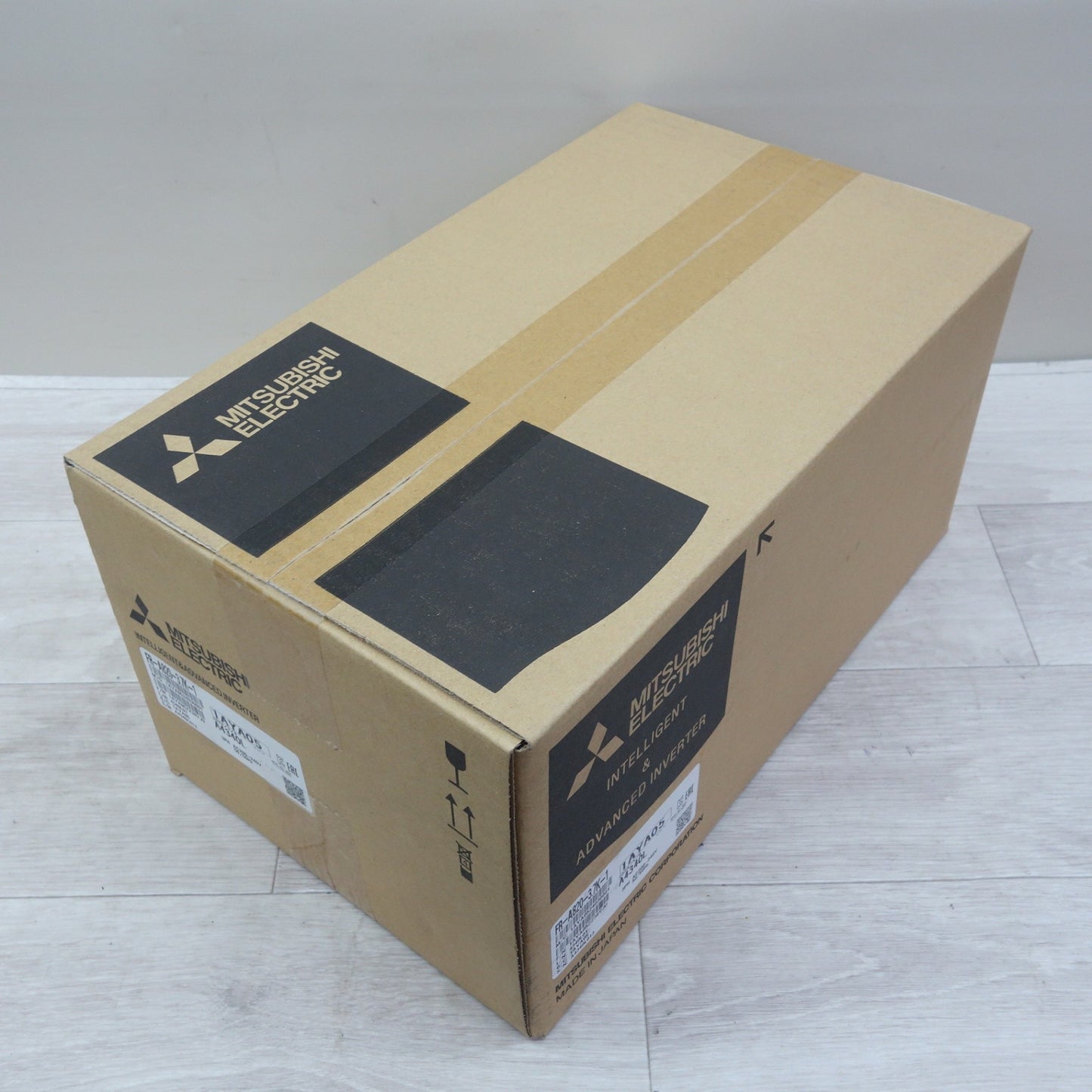 [送料無料] 未使用☆三菱電機 インバータ FR-A820-3.7K-1 2024年製 A800シリーズ 三相 200V 3.7kW☆