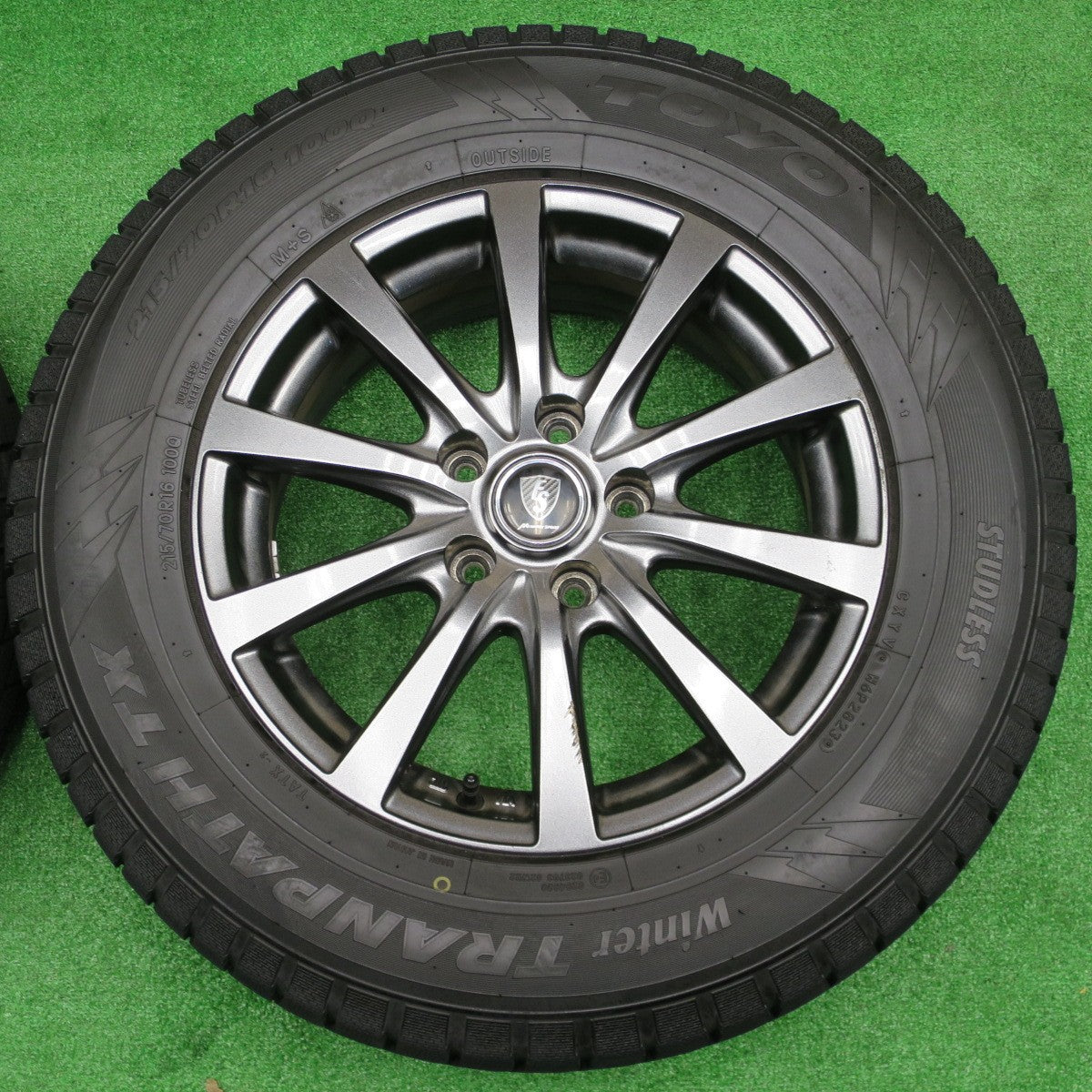 バリ溝！23年！キレイ！9.5分★スタッドレス 215/70R16 トーヨー ウインター トランパス TX MANARAY SPORT マナレイ スポーツ 16インチ PCD114.3/5H★5121003NKス