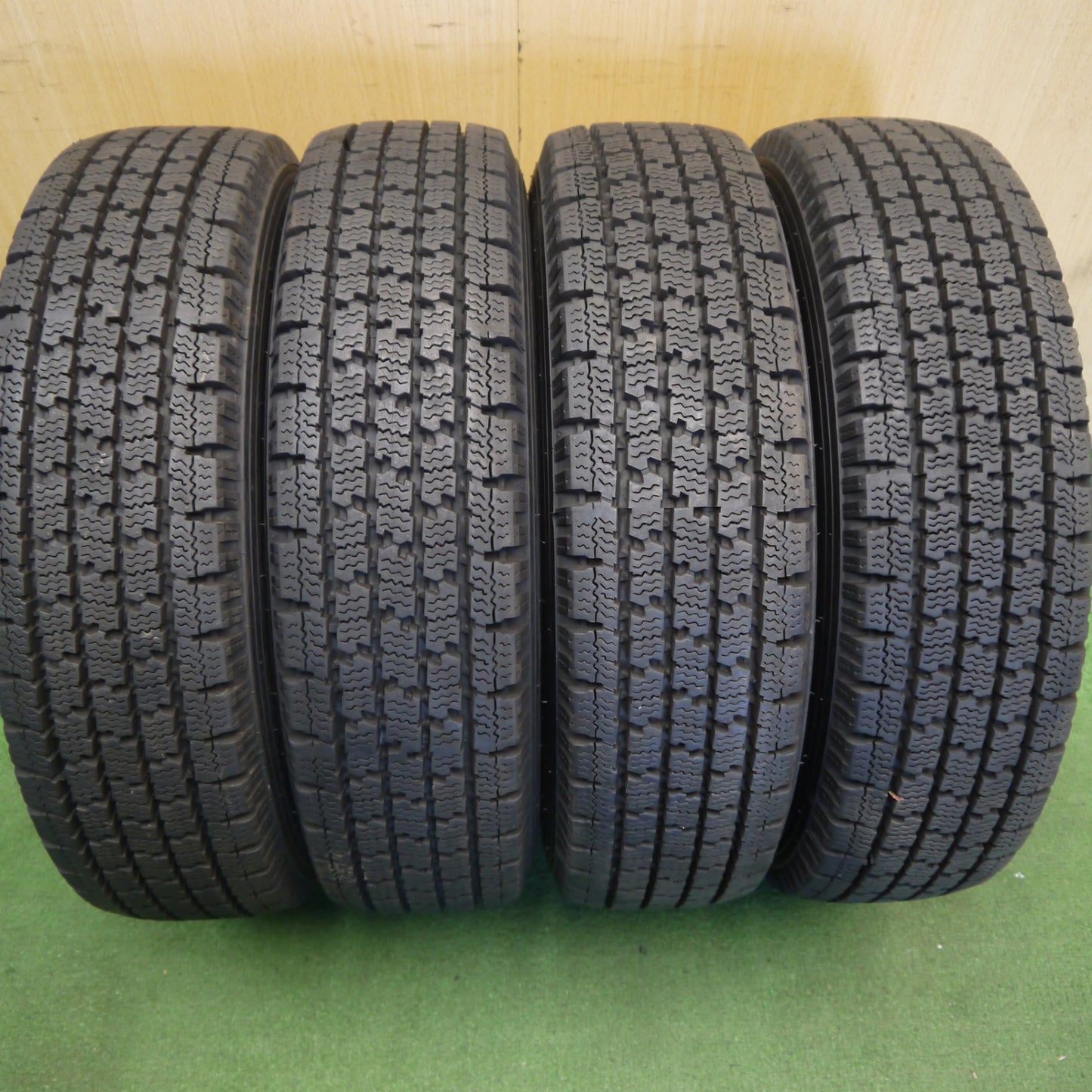 バリ溝！25年！キレイ！9.5分以上◎スタッドレス 145/80R12 80/78N トーヨー デルベックス 935 スチール ホイール 12インチ PCD100/4H◎6071401Hス