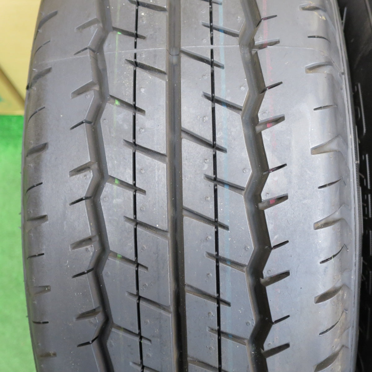新車外し！23年★トヨタ 200系 ハイエース 純正 スチール 195/80R15 107/105N ダンロップ SP175N 15インチ PCD139.7/6H★6031101NKノ