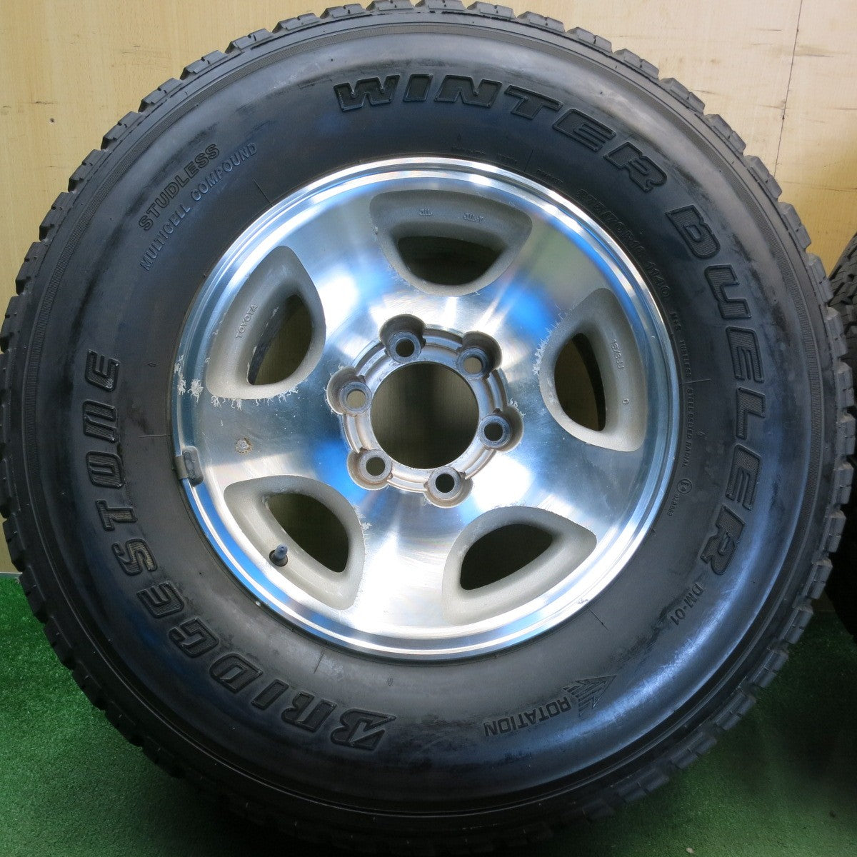 バリ溝！26年！9.5分◎トヨタ ランクル 80 純正 275/70R16 スタッドレス ブリヂストン ウインター デューラー DM-01 16インチ PCD139.7/6H◎6061807HAス