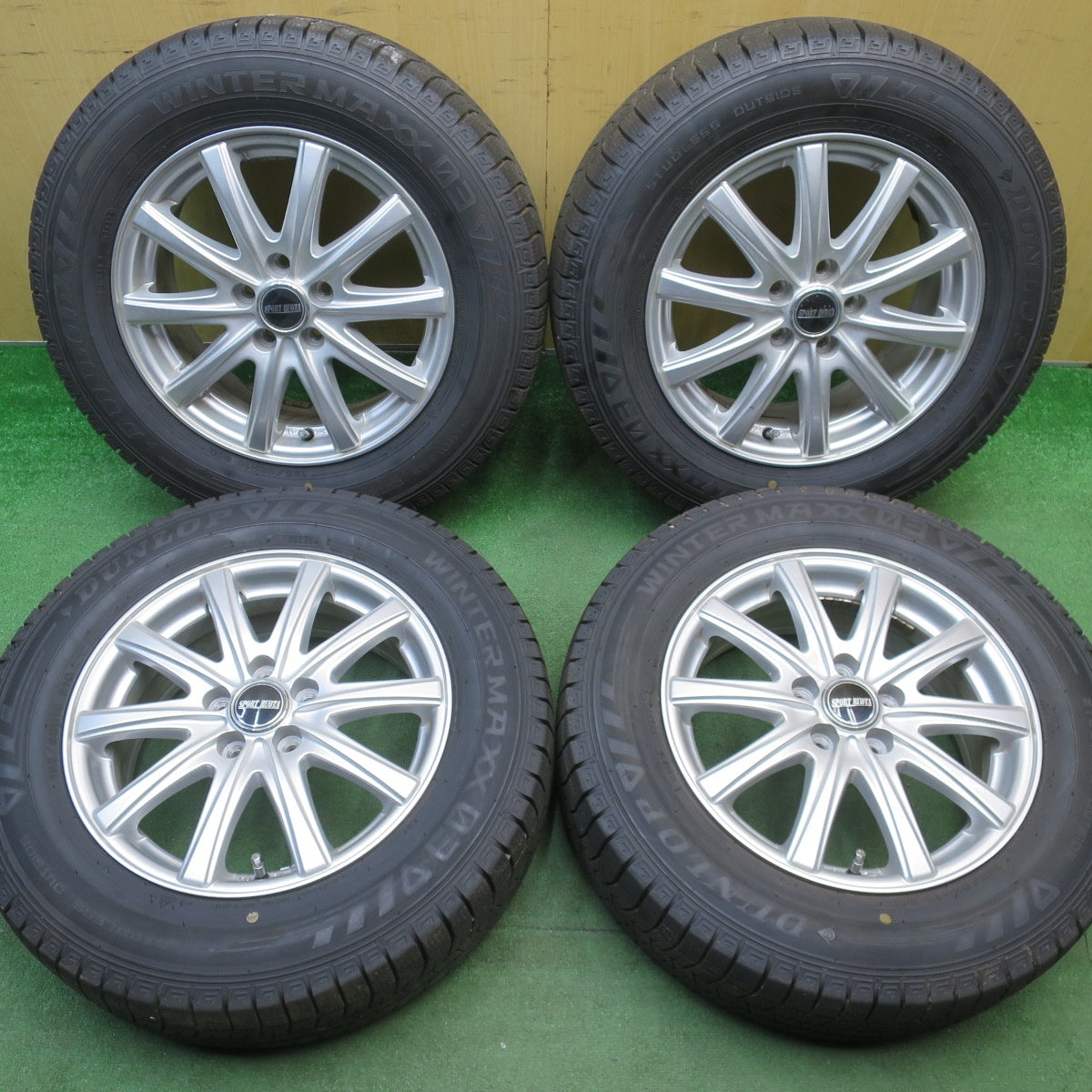 バリ溝！22年！9.5分★プリウス 等 195/65R15 スタッドレス ダンロップ ウインターマックス03 SPORT RUOTA 15インチ PCD100/5H★6032703NJス