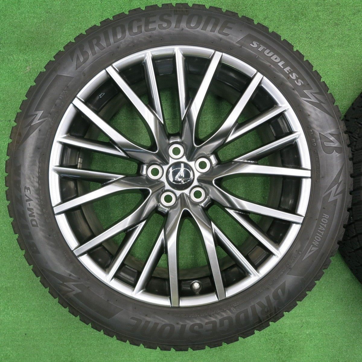 [送料無料] センサー付！バリ溝！21年！綺麗！8.5分★レクサス RX Fスポーツ 純正 235/55R20 スタッドレス ブリヂストン ブリザック DM-V3 PCD114.3/5H★4102901NJス