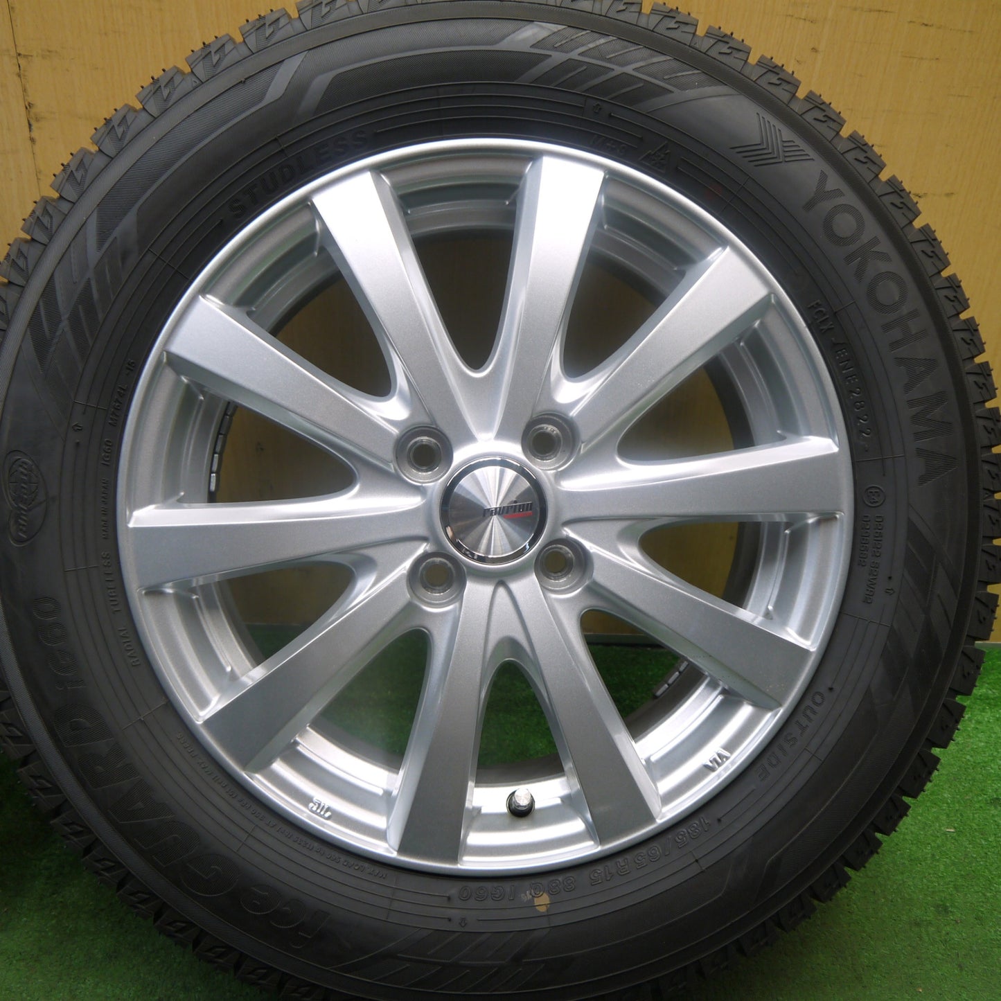 バリ溝！22年！キレイ！ほぼ10分★スタッドレス 185/65R15 ヨコハマ アイスガード iG60 ravrion RS01 ラブリオン 15インチ PCD100/4H★5072906Hス