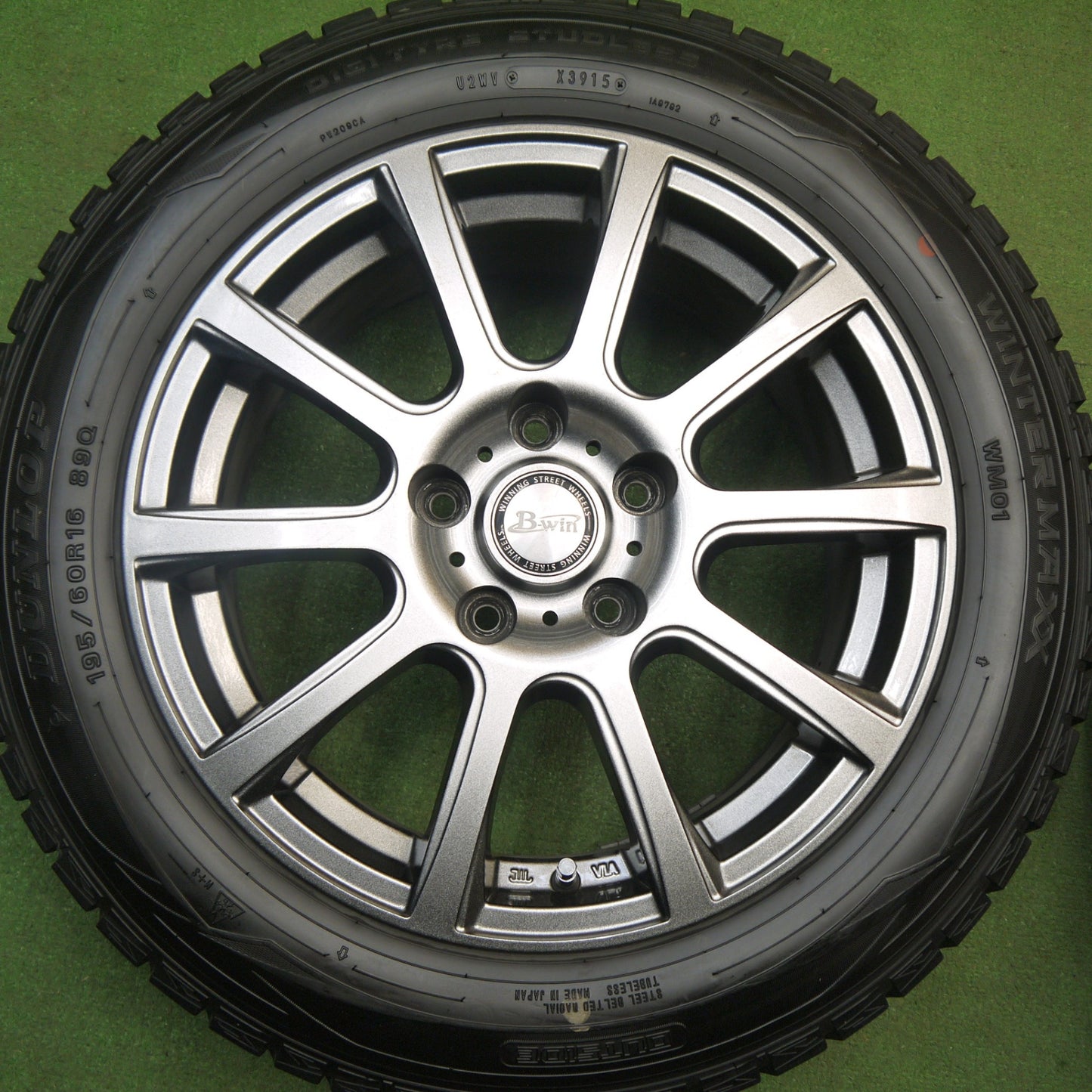 バリ溝！キレイ！8.5分★スタッドレス 195/60R16 ダンロップ ウインターマックス WM01 B-win 社外 アルミ 16インチ PCD114.3/5H★6012602Hス