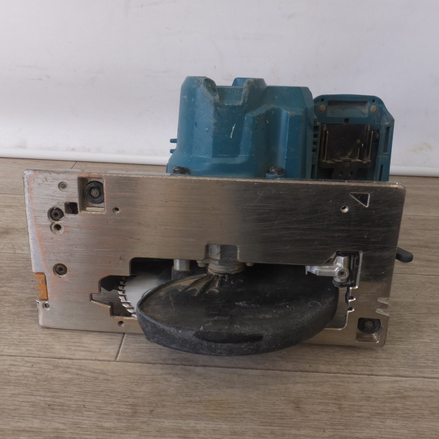 [送料無料] ★マキタ makita 165mm 充電式マルノコ HS631D 18V　155～165mm　木工用 超硬丸ノコ　本体のみ★