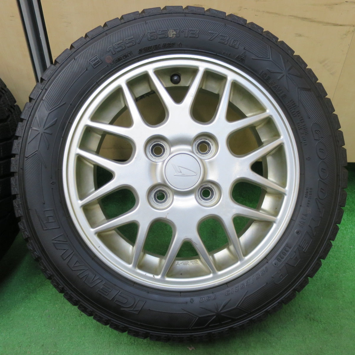 [送料無料] バリ溝！20年！9分★ダイハツ MAX エッセ ミラ 等 純正 155/65R13 スタッドレス グッドイヤー アイスナビ6 13インチ PCD100/4H★4103008イス