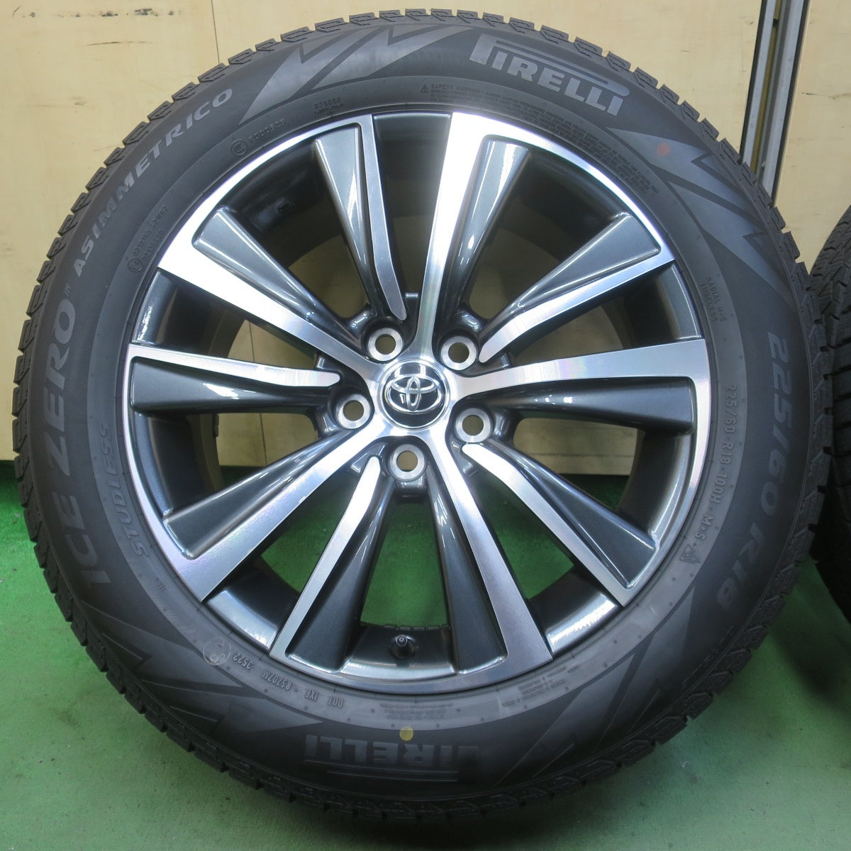 バリ溝！22年！キレイ！9分◎トヨタ 80系 ハリアー Gグレード 純正 225/60R18 スタッドレス ピレリ アイスゼロ アシンメトリコ 18インチ PCD114.3/5H◎6091502IMス