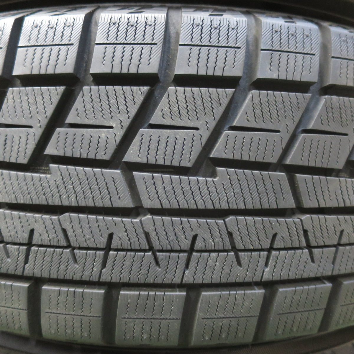 バリ溝！23年！キレイ！9.5分以上★スタッドレス 215/60R16 ヨコハマ アイスガード iG60 NIRVANA NV ニルバーナ ニルヴァーナ 16インチ PCD114.3/5H★5111805イス