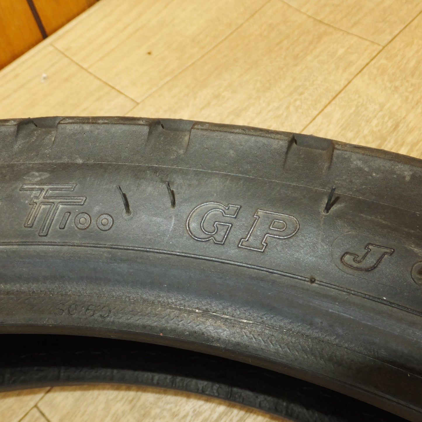 [送料無料] ★ダンロップ DUNLOP 20年製 ロードマスター ROADMASTER TT100 GP 100/90-19 M/C 57H　オートバイ タイヤ 1本★