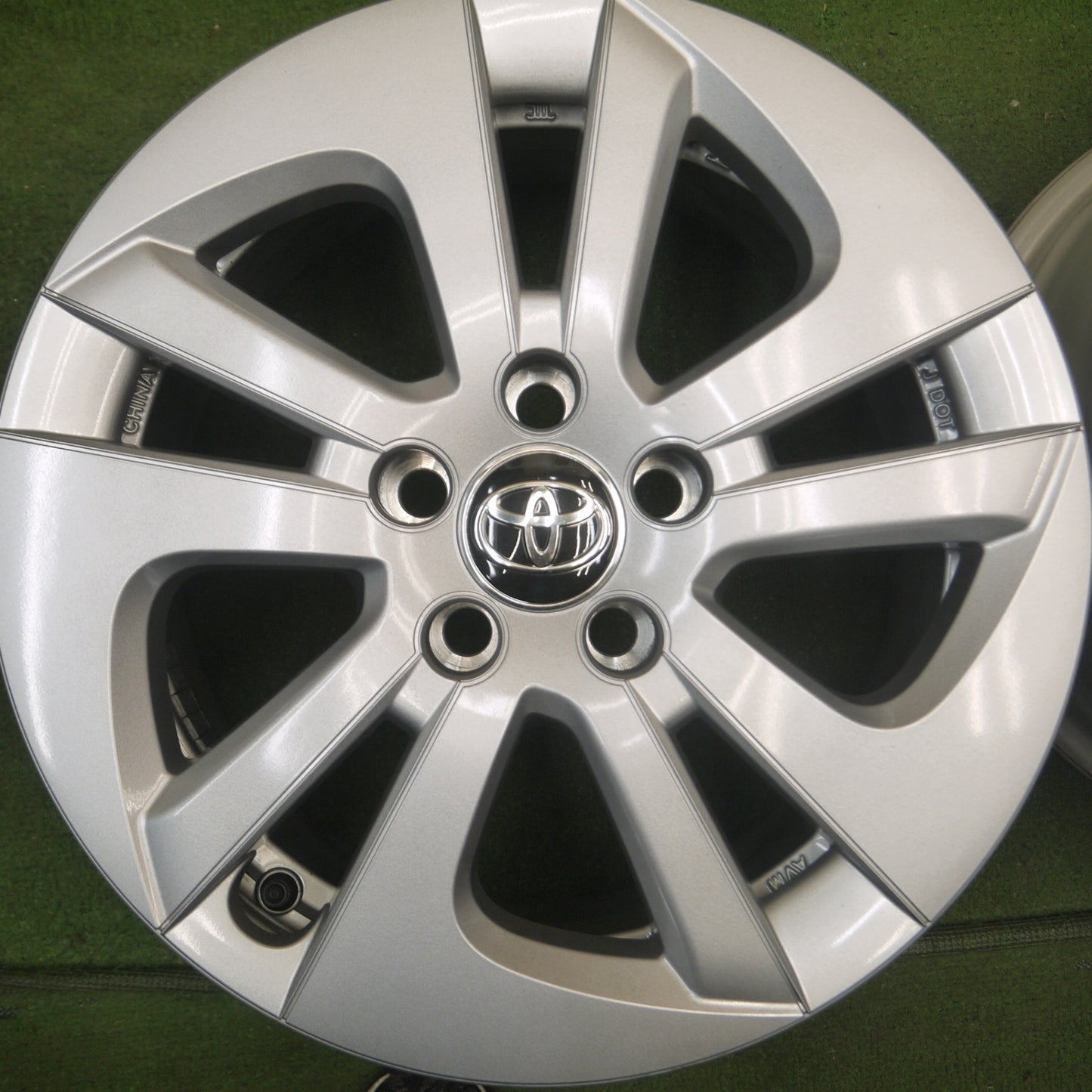 *送料無料* 新車外し★トヨタ 50系 プリウス 純正 ホイール 15インチ 15×6.5J PCD100/5H★4062401Hホ