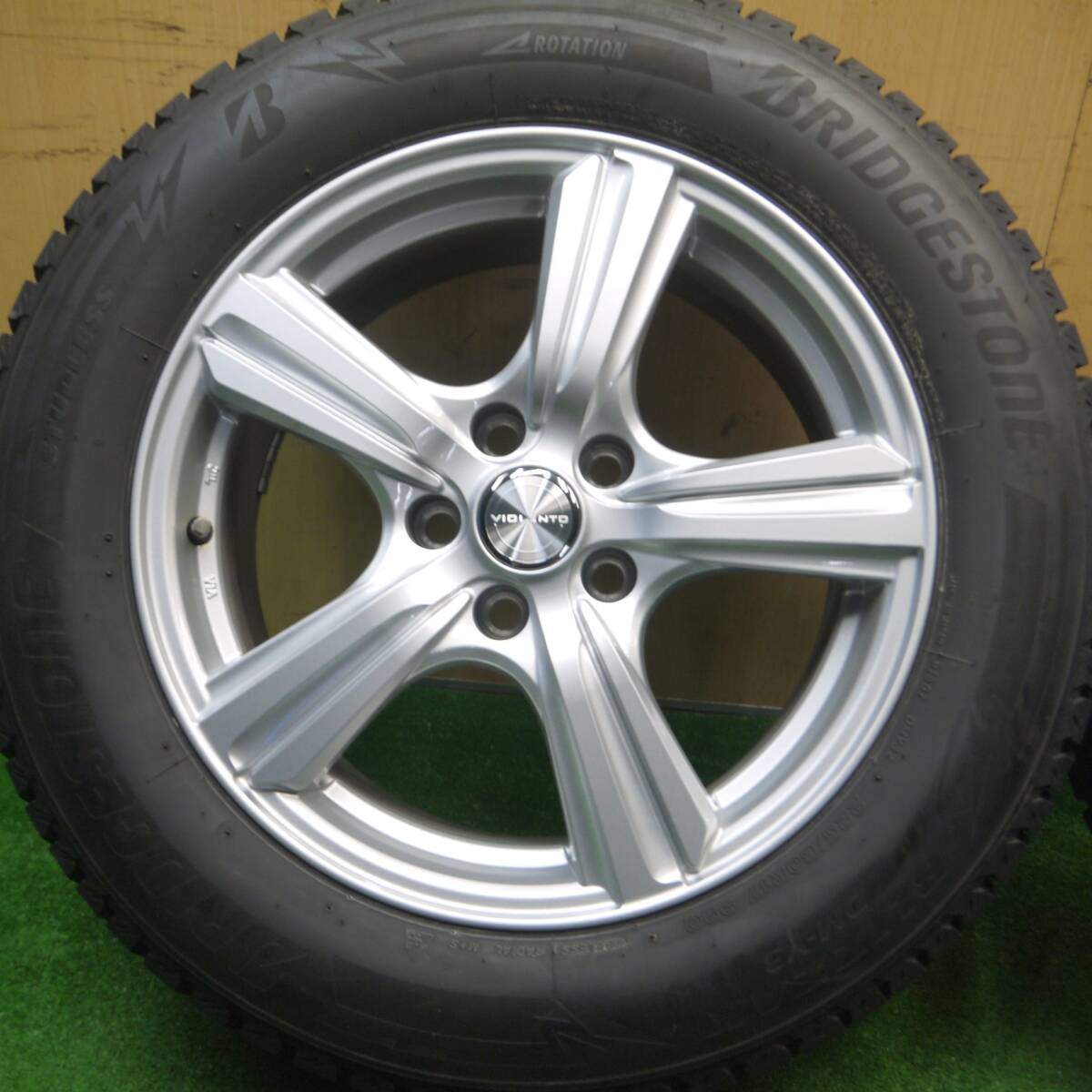 バリ溝 23年 綺麗 9.5分以上★スタッドレス 225/60R17 ブリヂストン ブリザック DM-V3 VIOLENTO KS PCD114.3/5H★4111810Hス