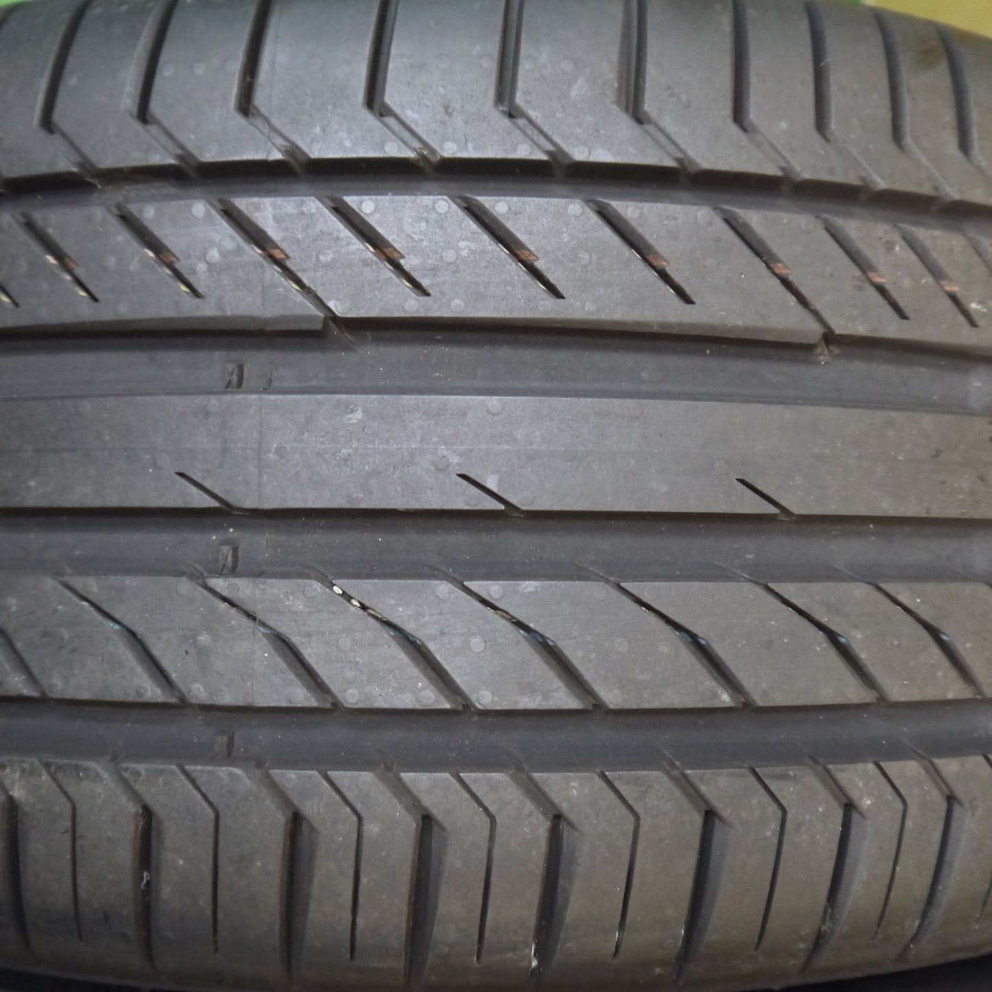 新車外し！23年★255/45R19 コンチネンタル コンチスポーツ コンタクト5 タイヤ 19インチ アウディ A8 ポルシェ パナメーラ 等★5112503Hノタ
