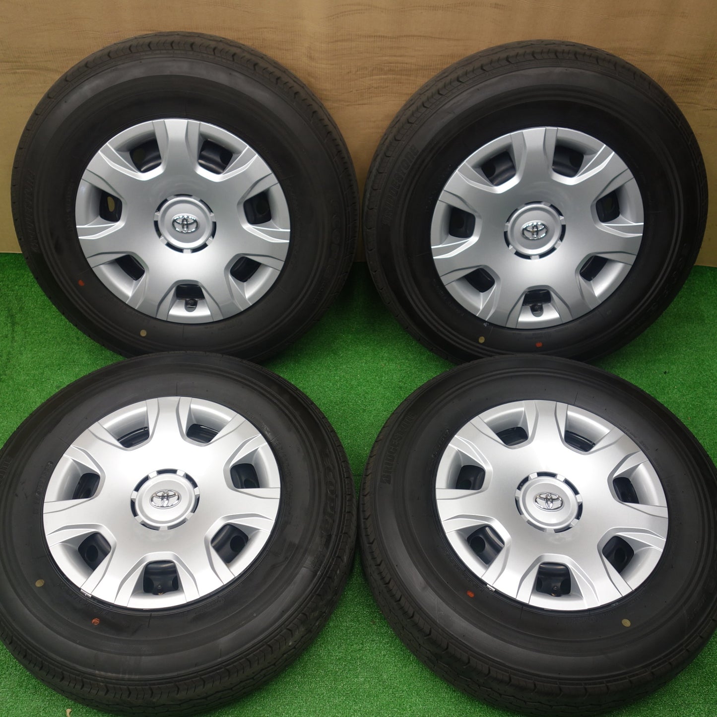 バリ溝！25年！キレイ！9.5分以上★トヨタ 200系 ハイエース 純正 スチール 195/80R15 107/105S ブリヂストン エコピア RD613 15インチ PCD139.7/6H★5122505KTノ