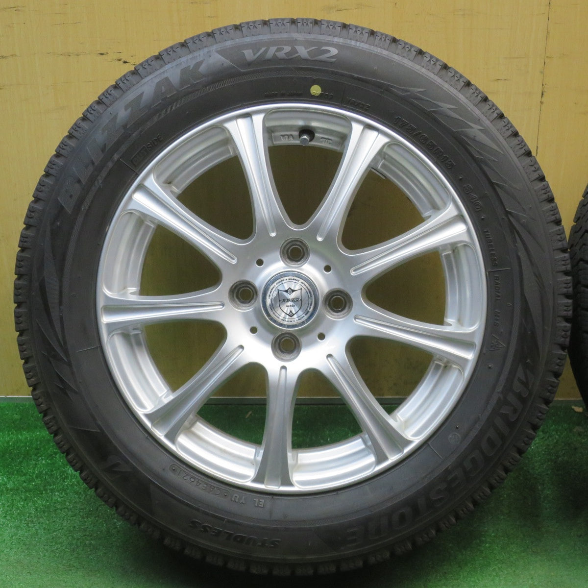 バリ溝！9分★スタッドレス 175/65R15 ブリヂストン ブリザック VRX2 JOKER ジョーカー 15インチ PCD100/4H★6051813NJス