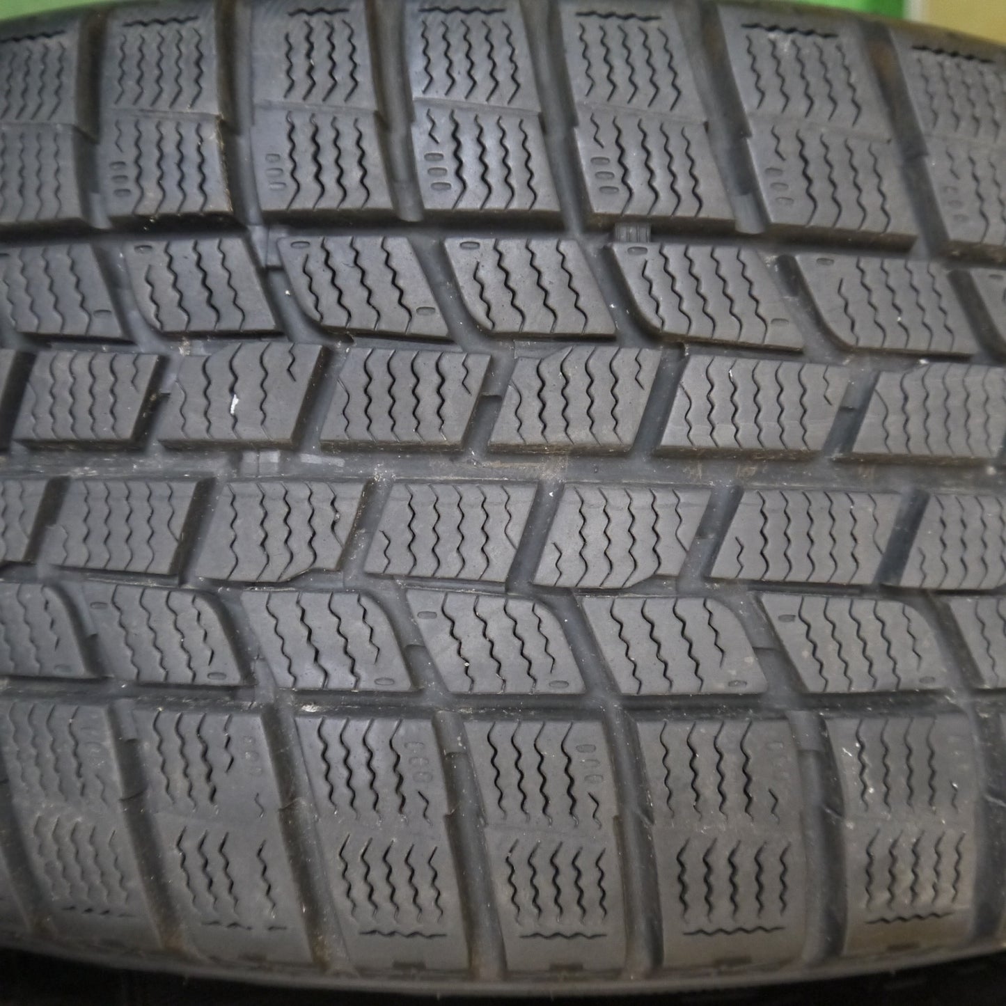 バリ溝！キレイ！9.5分★ワーゲン アウディ 等 AFT 225/55R17 スタッドレス グッドイヤー アイスナビ6 17インチ PCD112/5H★5072202Hス