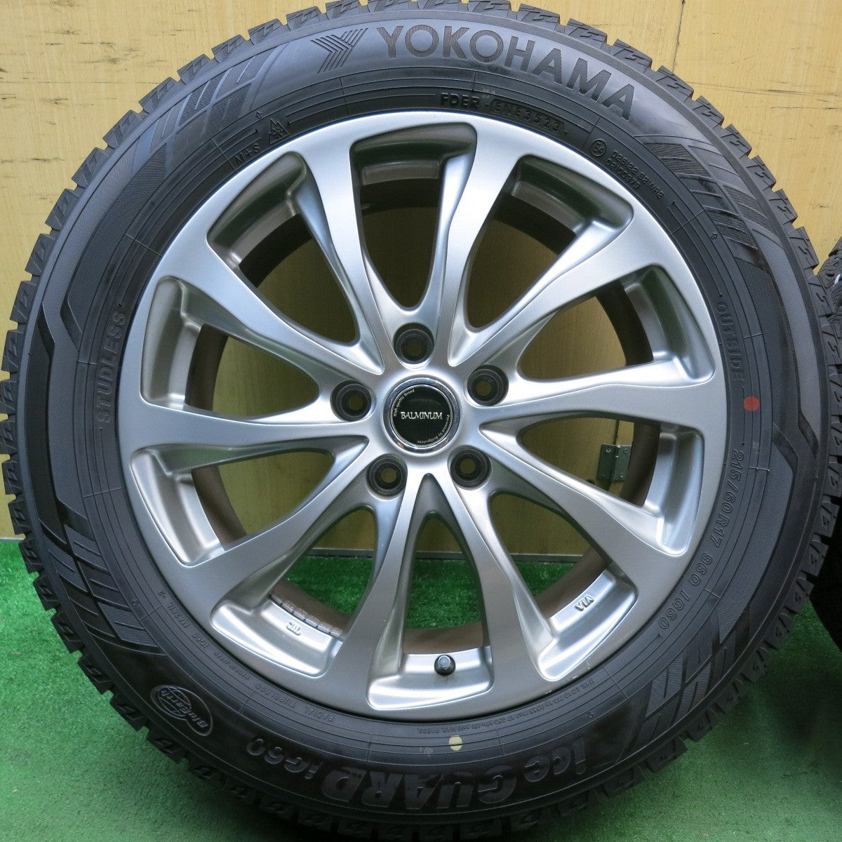 バリ溝！23年！9.5分★スタッドレス 215/60R17 ヨコハマ アイスガード iG60 BALMINUM バルミナ 17インチ PCD114.3/5H★5100404HAス