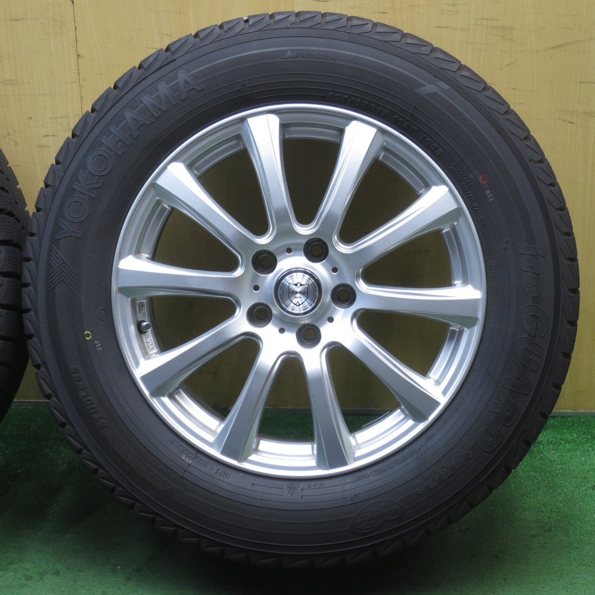 バリ溝！23年！キレイ！9.5分以上★スタッドレス 225/65R17 ヨコハマ アイスガード iG52C JOKER ジョーカー 17インチ PCD114.3/5H★5081203NJス