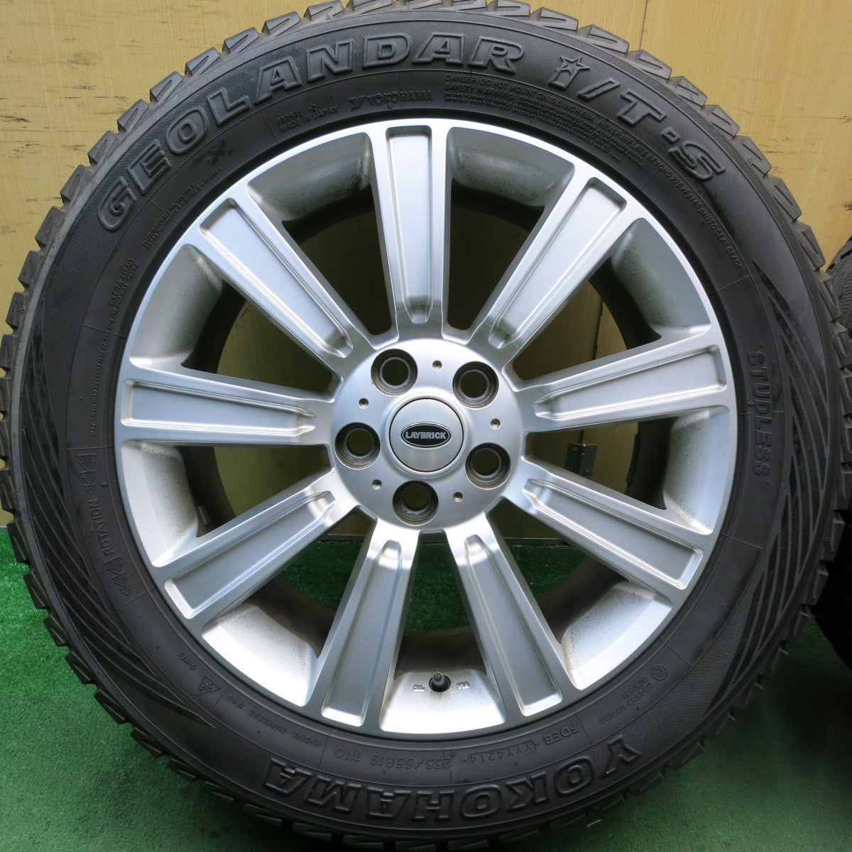 バリ溝！9分★ランドローバー 等 LAYBRICK 255/55R19 スタッドレス ヨコハマ ジオランダー i/T-S レイブリック 19インチ PCD120/5H★5080207HAス