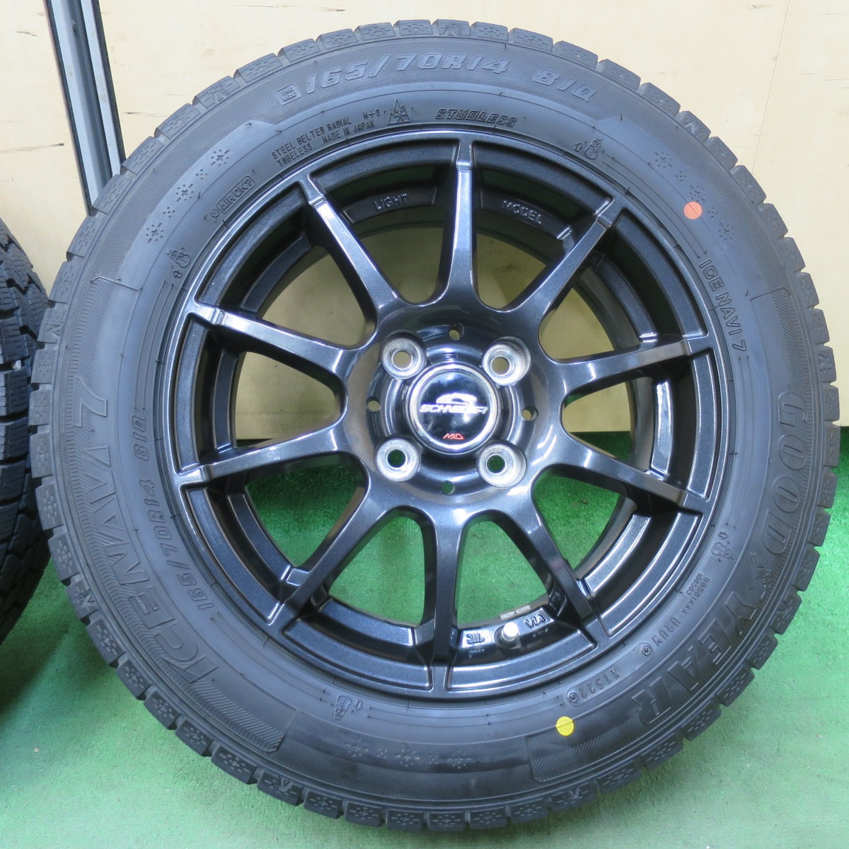 バリ溝！22年！キレイ！9.5分以上★スタッドレス 165/70R14 グッドイヤー アイスナビ7 SCHNEIDER MiD シュナイダー 14インチ PCD100/4H★5110406イス