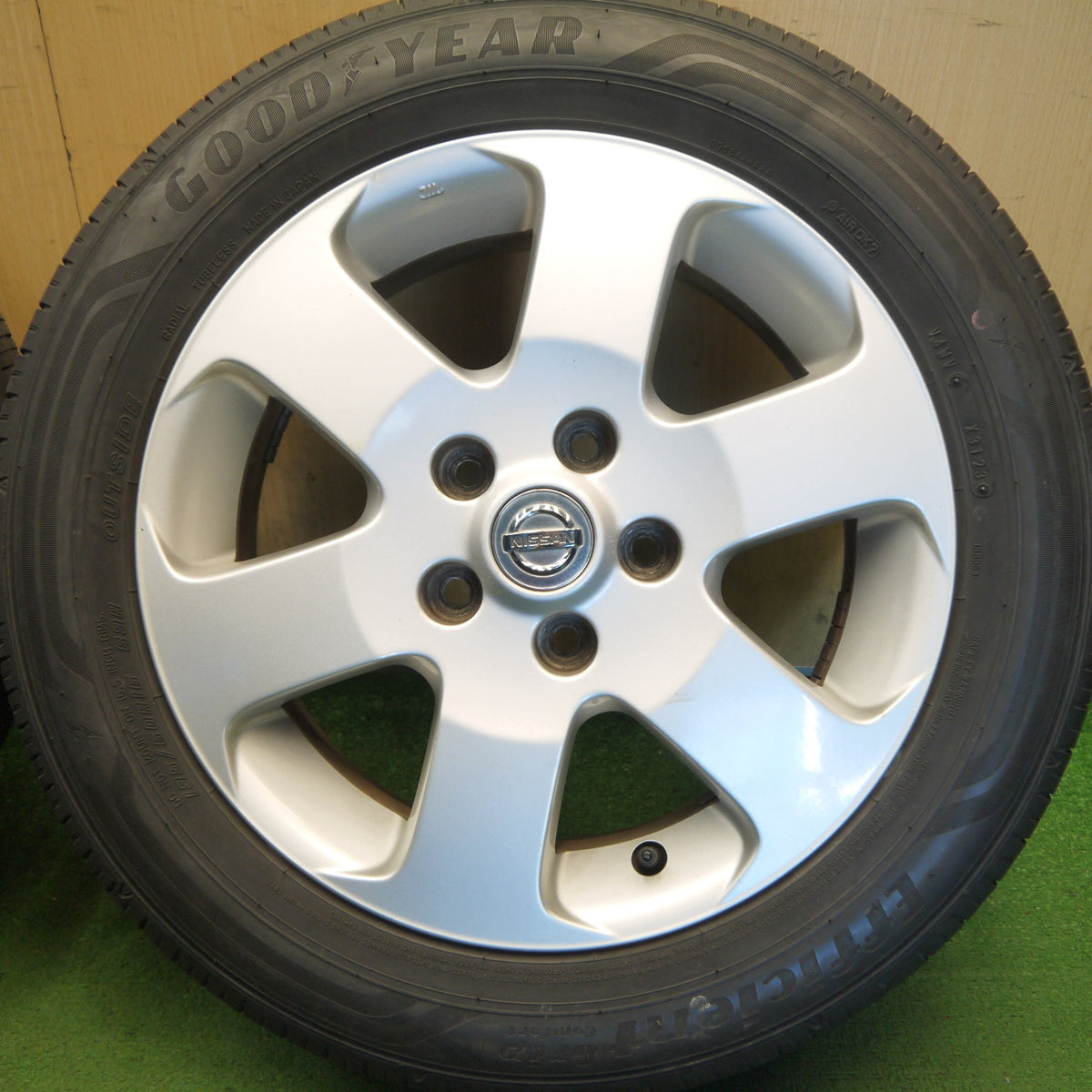 バリ溝！23年！キレイ！9.5分◎日産 C25 セレナ ハイウェイスター 純正 195/60R16 グッドイヤー EfficientGrip Comfort 16インチ PCD114.3/5H◎6091802Hノ