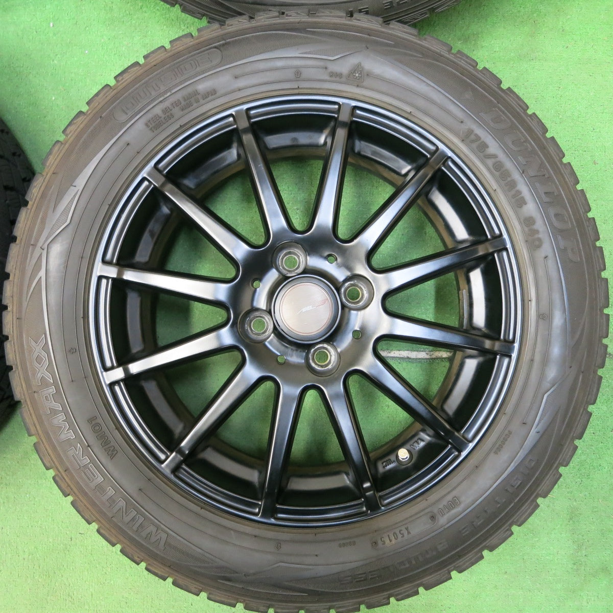 *送料無料* バリ溝！キレイ！9分★スタッドレス 175/65R15 ダンロップ ウインターマックス WM01 AXEL S アクセルS 15インチ PCD100/4H★4091304SYス