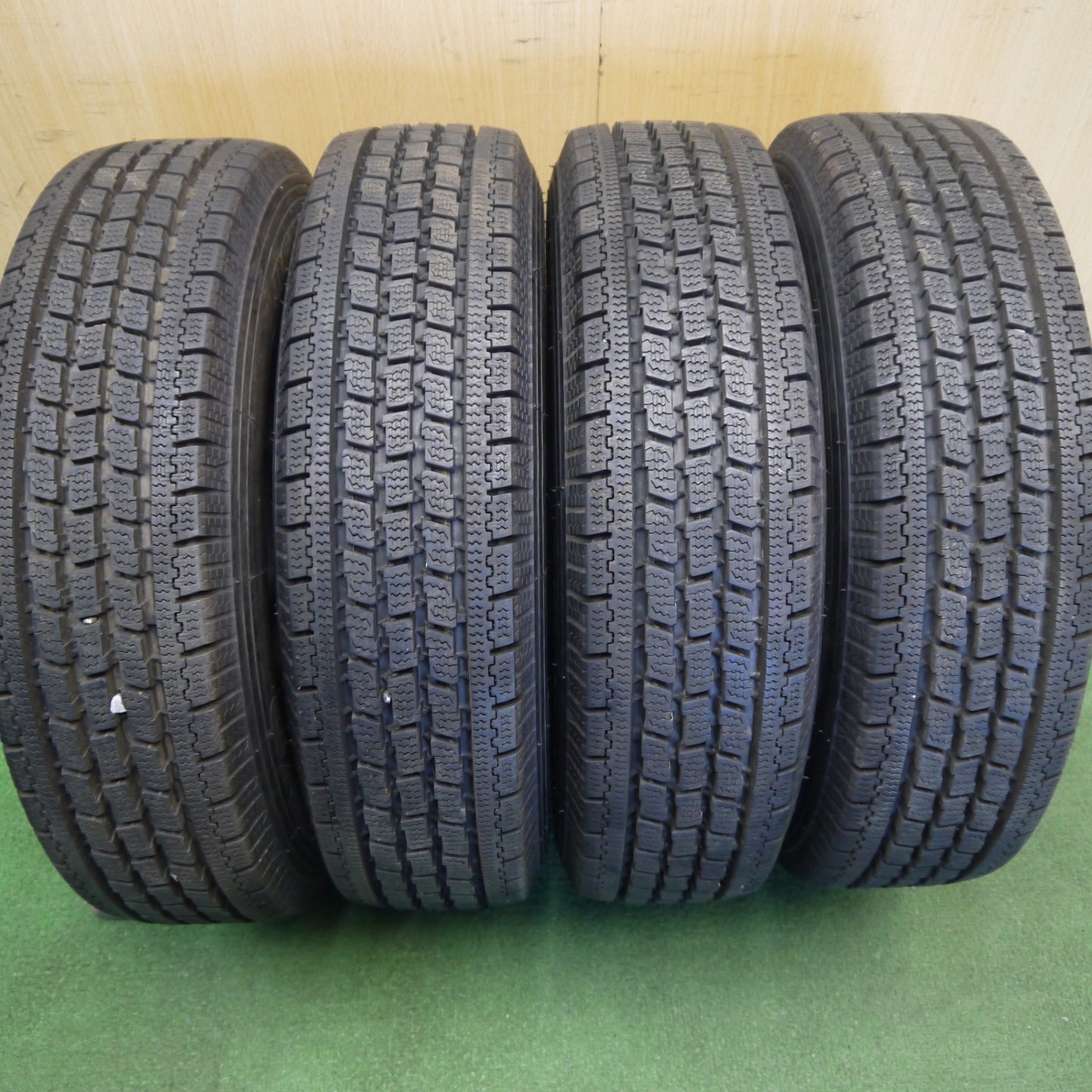ほぼ未使用！キレイ◎スタッドレス 145R12 8PR トーヨー デルベックス 934 スチール ホイール DELVEX 12インチ PCD100/4H◎6072907Hス
