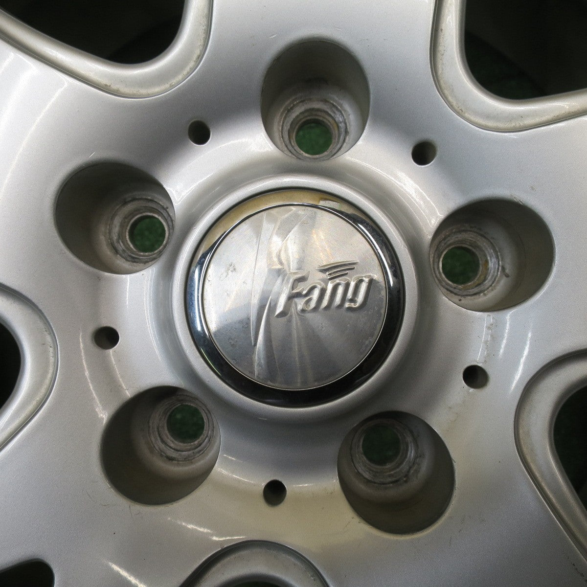 バリ溝！21年！9.5分★スタッドレス 215/60R16 ダンロップ ウインターマックス WM02 Fang ファング 16インチ PCD114.3/5H★5102807NJス