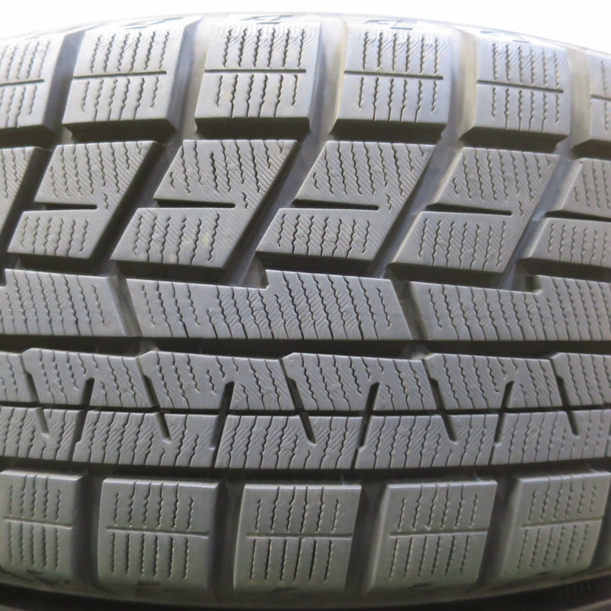 ほぼ未使用！22年！キレイ◎スタッドレス 215/60R17 ヨコハマ アイスガード iG60 Eurodesign EIGER 阿部商会 ユーロデザイン アイガー 17インチ PCD114.3/5H◎6081913イス